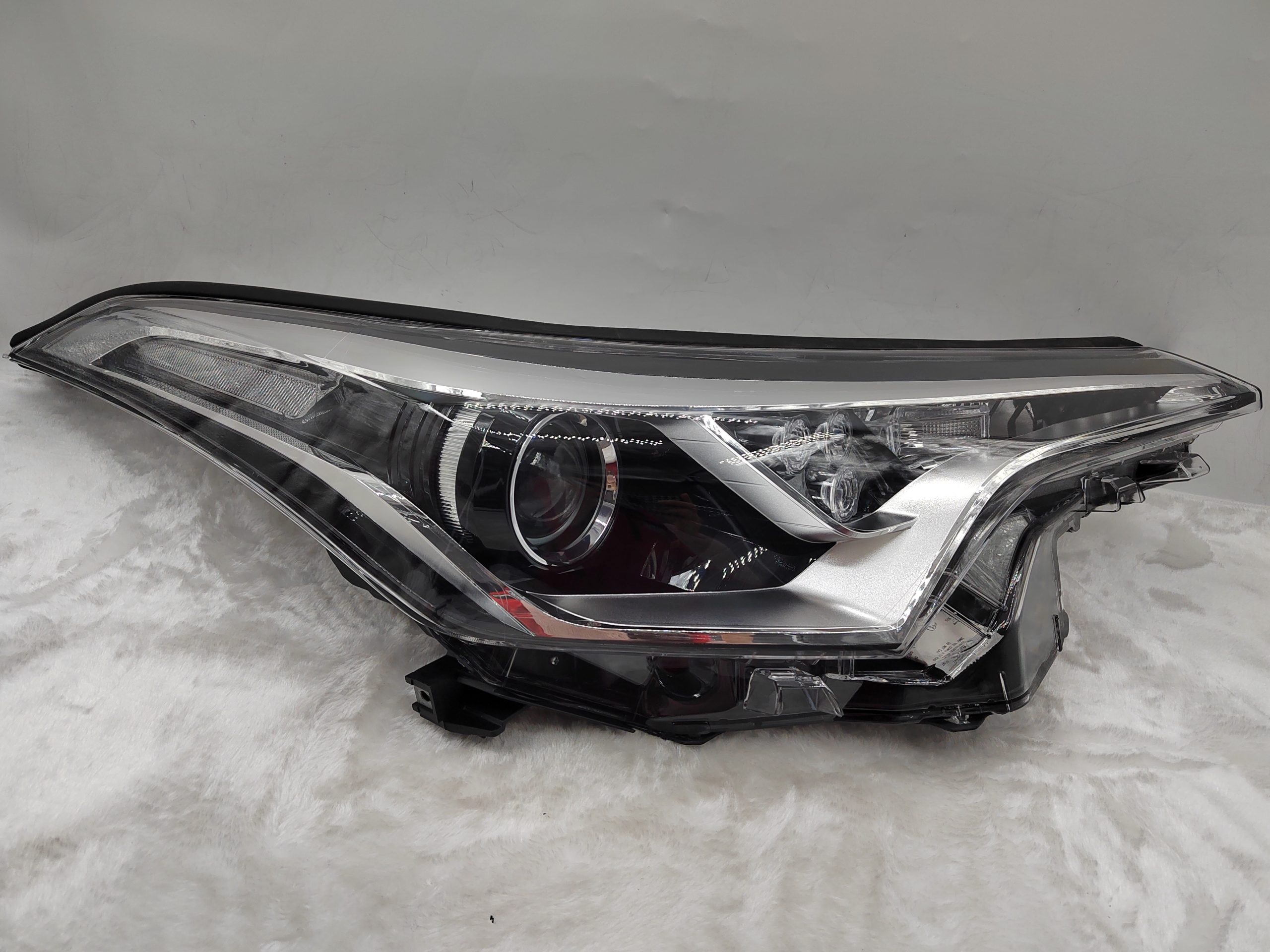 TOYOTA C-HR 2016-2019 HALOGEN R.H.S HEADLIGHT ASSEMBLY