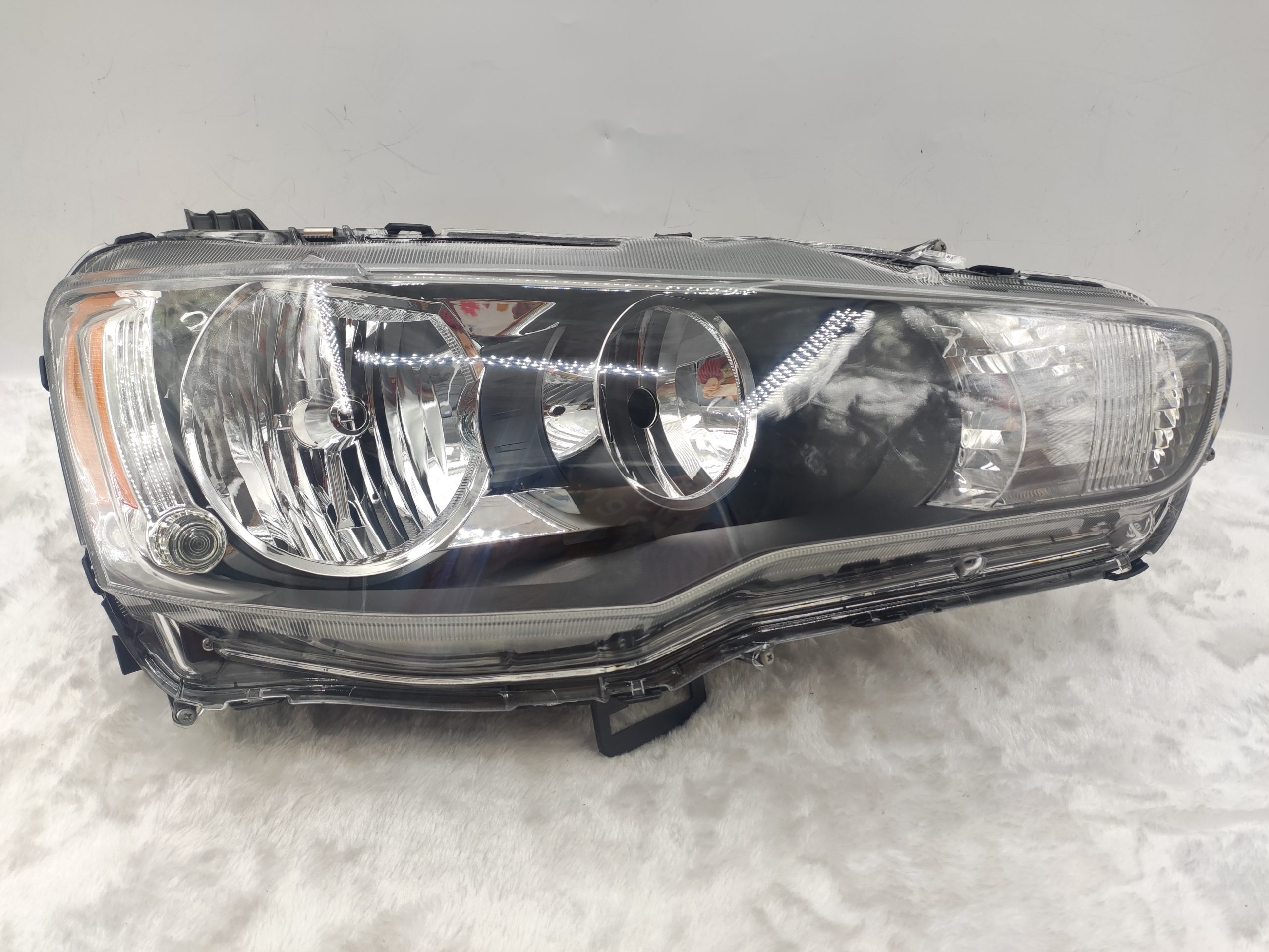 MITSUBISHI LANCER 2008-2018 HALOGEN R.H.S HEADLIGHT ASSEMBLY