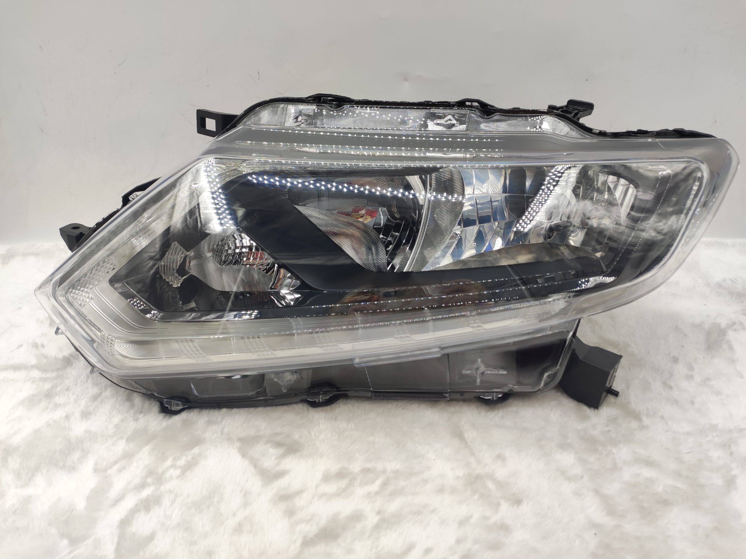 NISSAN X-TRAIL 2014-2016 HALOGEN L.H.S HEADLIGHT ASSEMBLY