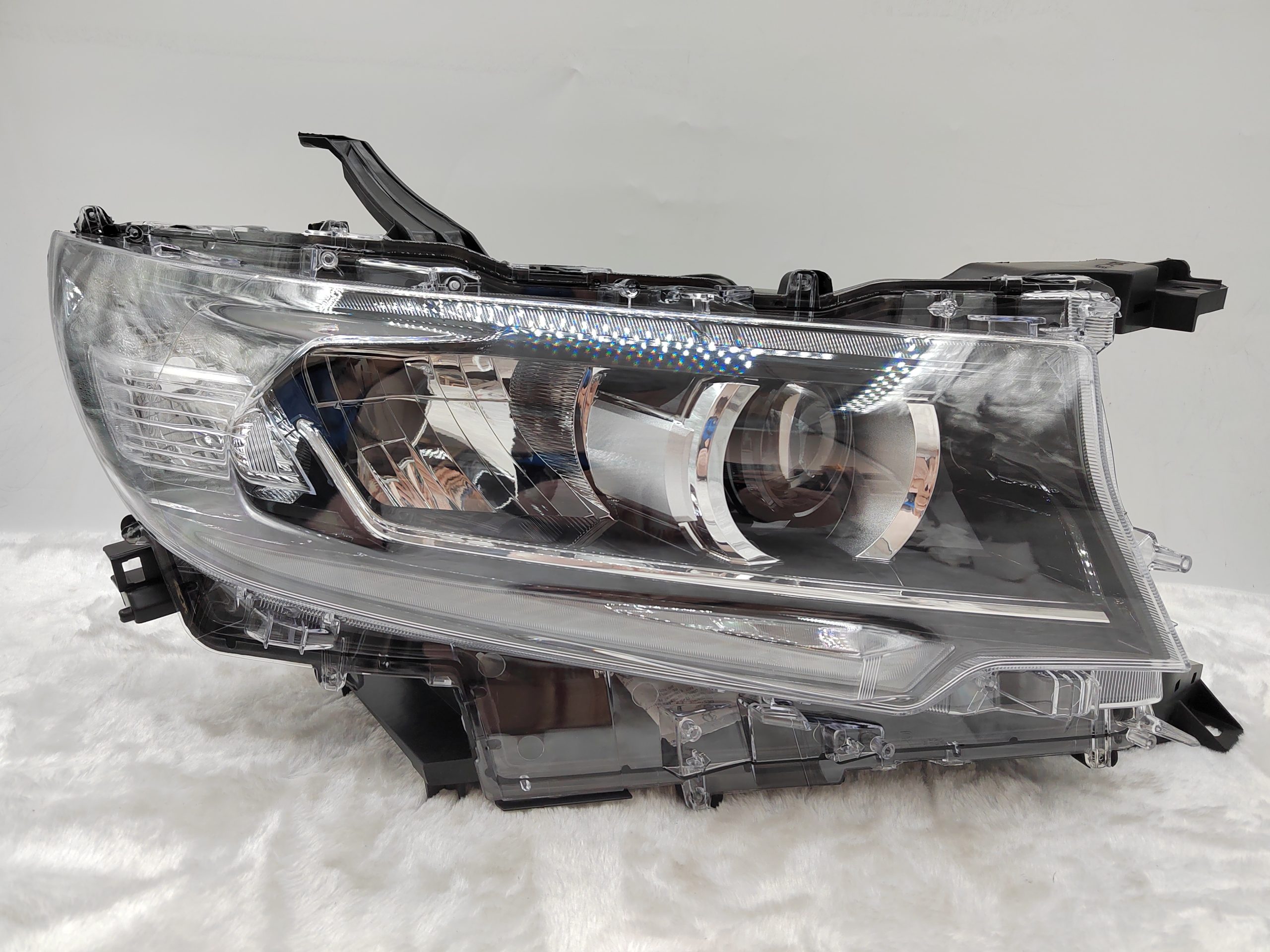 TOYOTA LANDCRUISER PRADO 150 GDJ150R 2018-2022 LED R.H.S HEADLIGHT ASSEMBLY