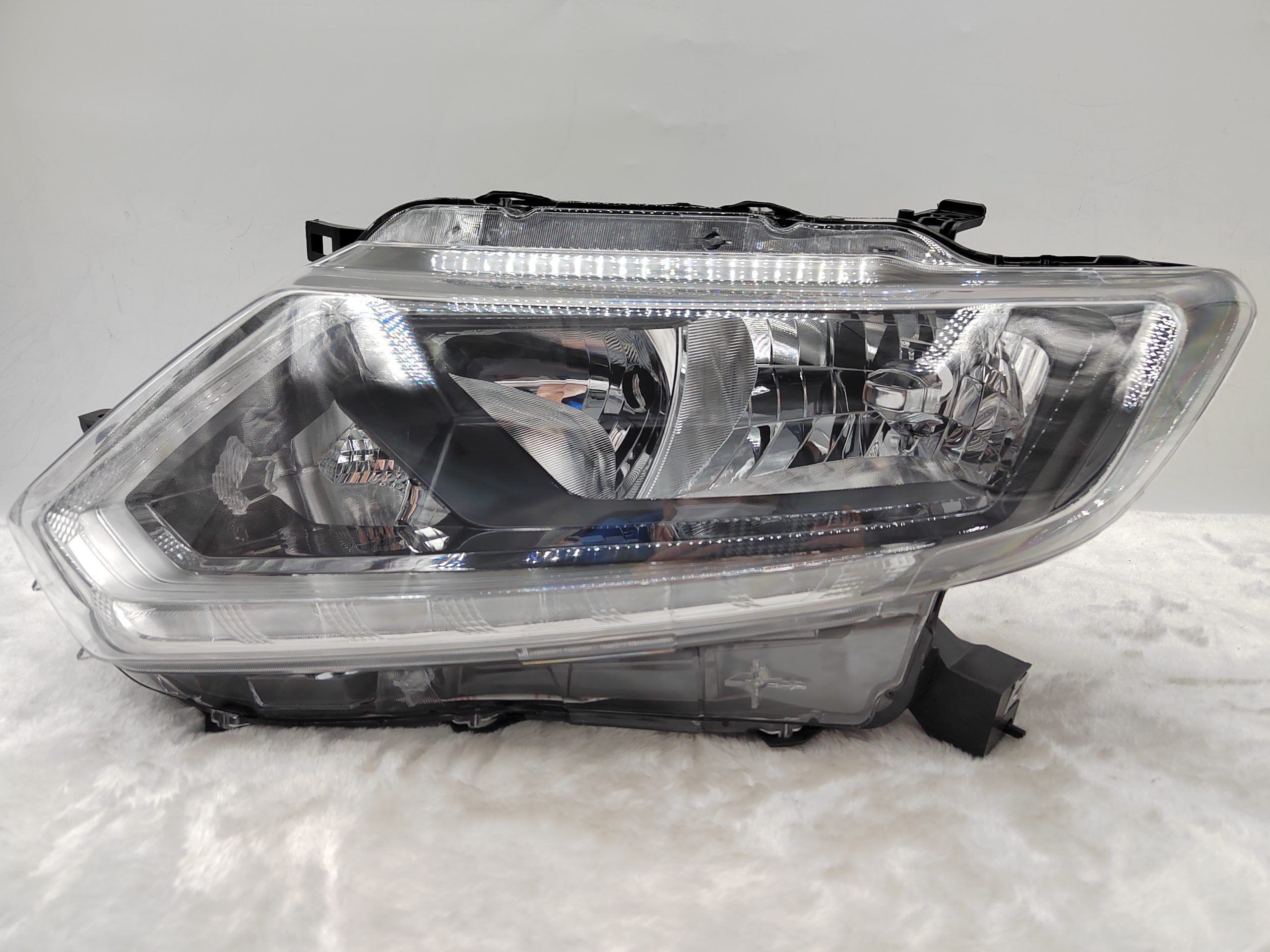 NISSAN X-TRAIL 2014-2016 HALOGEN L.H.S HEADLIGHT ASSEMBLY
