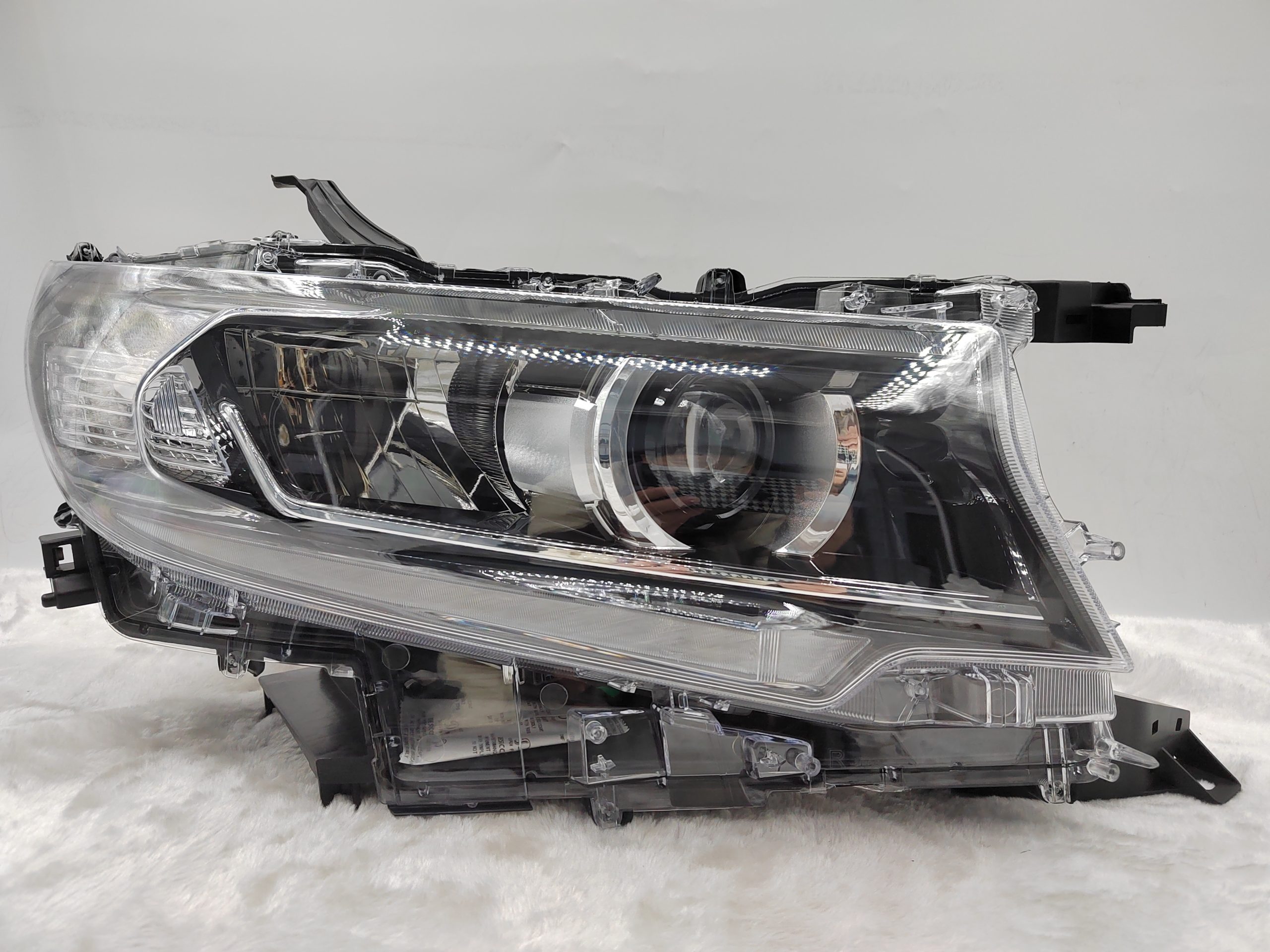 TOYOTA LANDCRUISER PRADO 150 GDJ150R 2018-2022 LED R.H.S HEADLIGHT ASSEMBLY