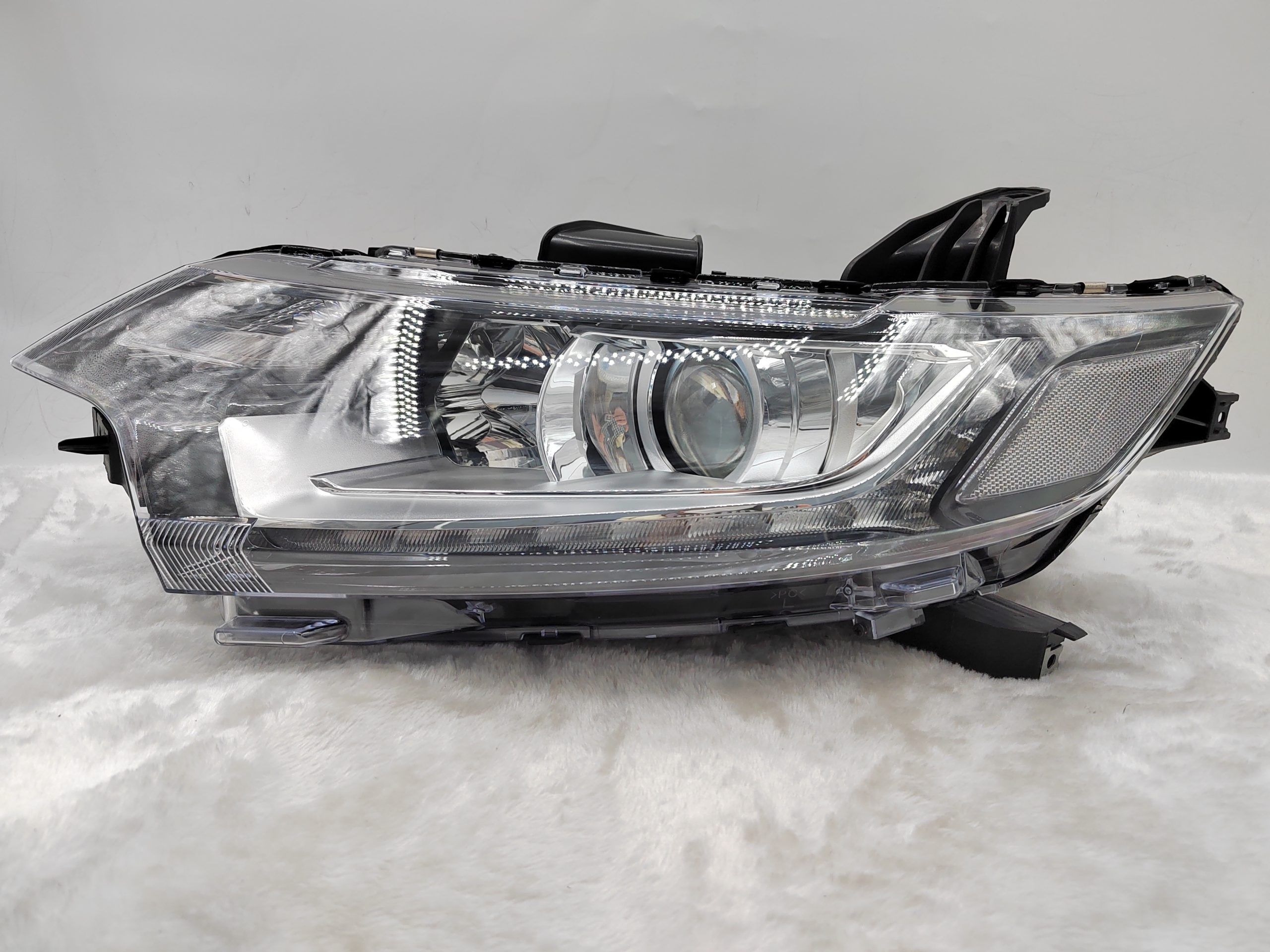 MITSUBISHI OUTLANDER 2016-2020 HALOGEN L.H.S HEADLIGHT ASSEMBLY
