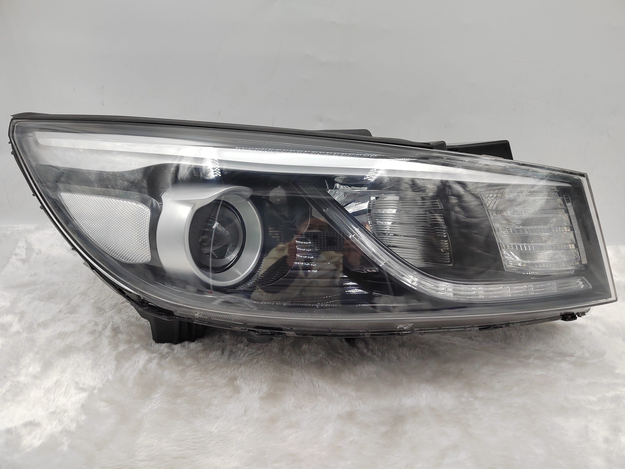 KIA CARNIVAL III 2015-2017 XENON R.H.S HEADLIGHT ASSEMBLY