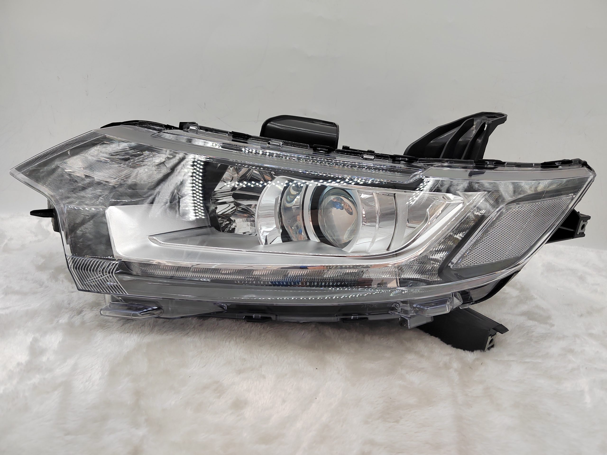 MITSUBISHI OUTLANDER 2016-2020 HALOGEN L.H.S HEADLIGHT ASSEMBLY