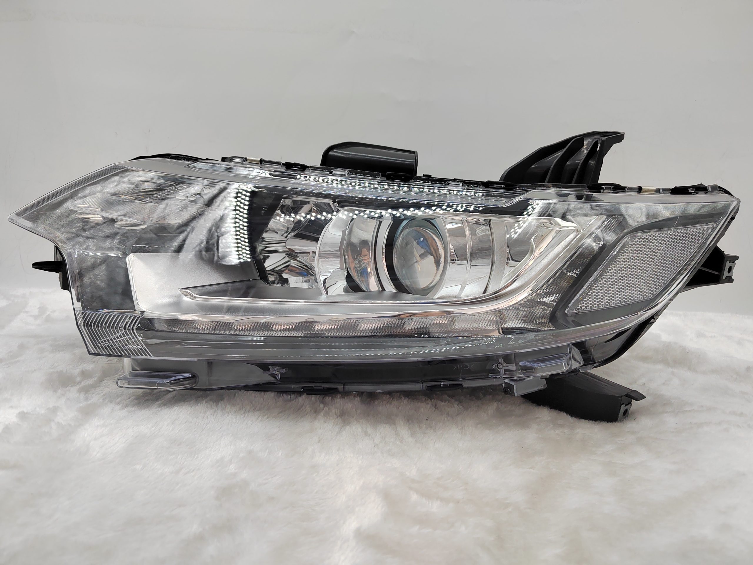 MITSUBISHI OUTLANDER 2016-2020 HALOGEN L.H.S HEADLIGHT ASSEMBLY