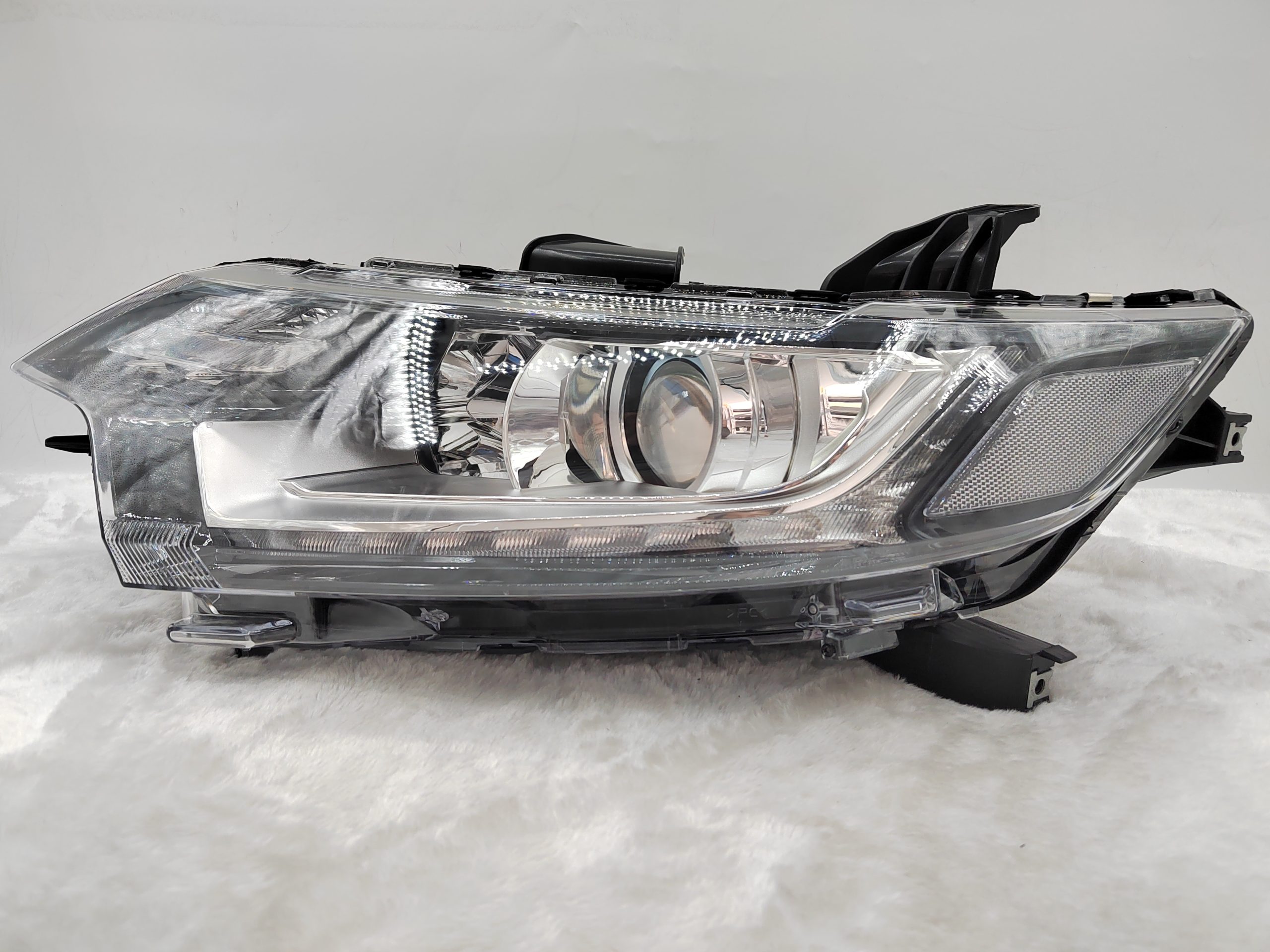 MITSUBISHI OUTLANDER 2016-2020 HALOGEN L.H.S HEADLIGHT ASSEMBLY
