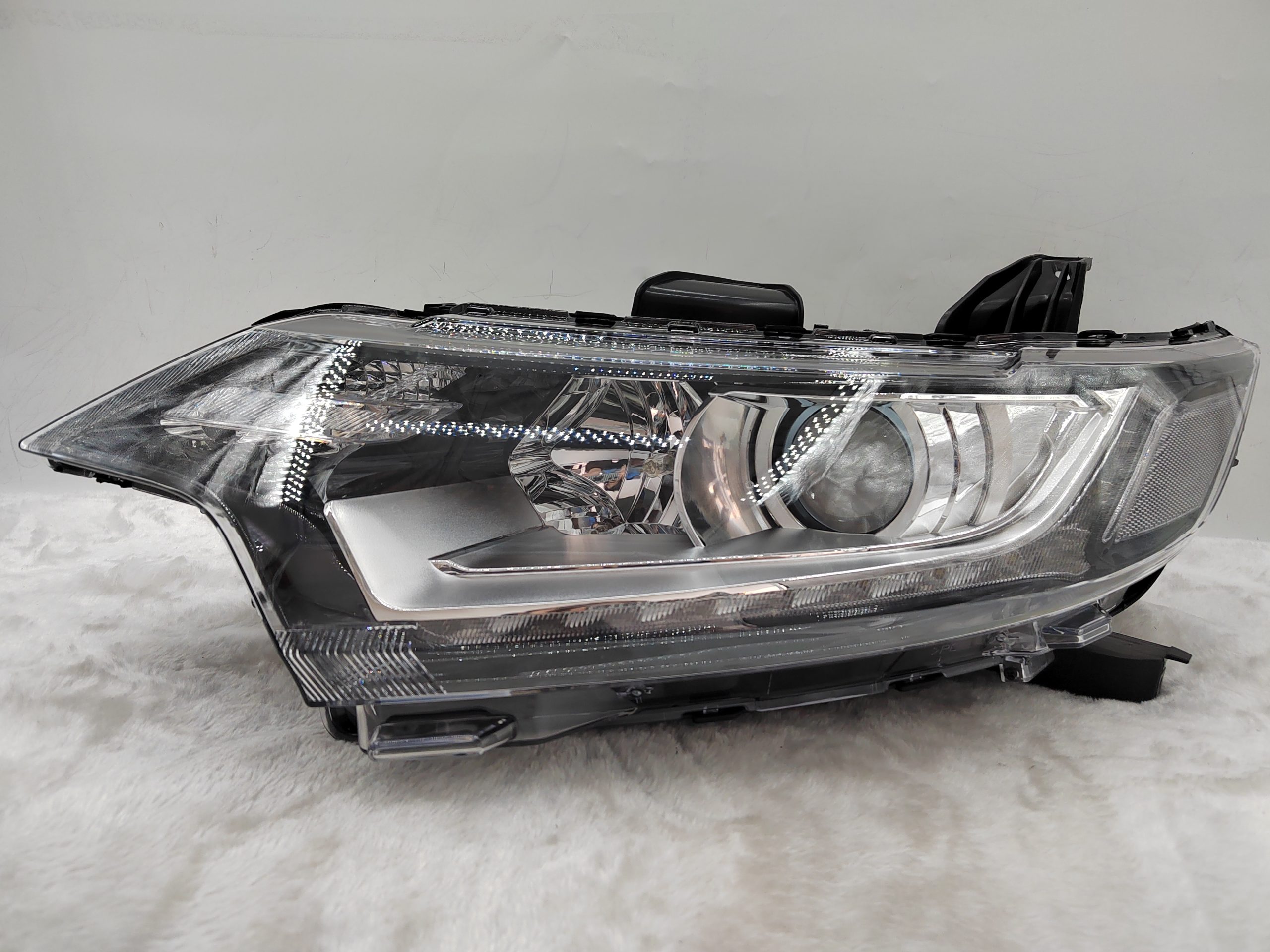 MITSUBISHI OUTLANDER 2016-2020 HALOGEN L.H.S HEADLIGHT ASSEMBLY
