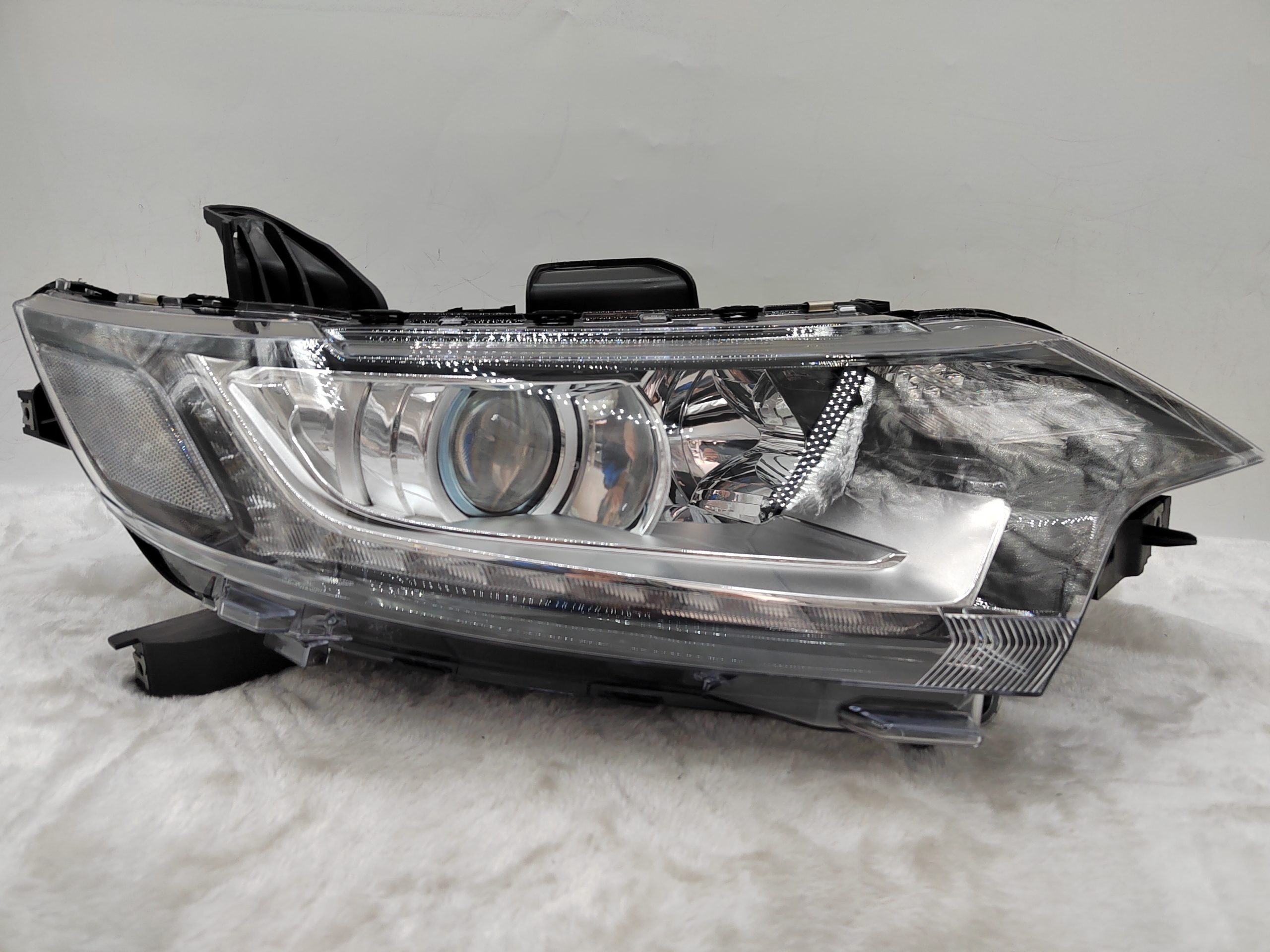 MITSUBISHI OUTLANDER 2016-2020 HALOGEN R.H.S HEADLIGHT ASSEMBLY