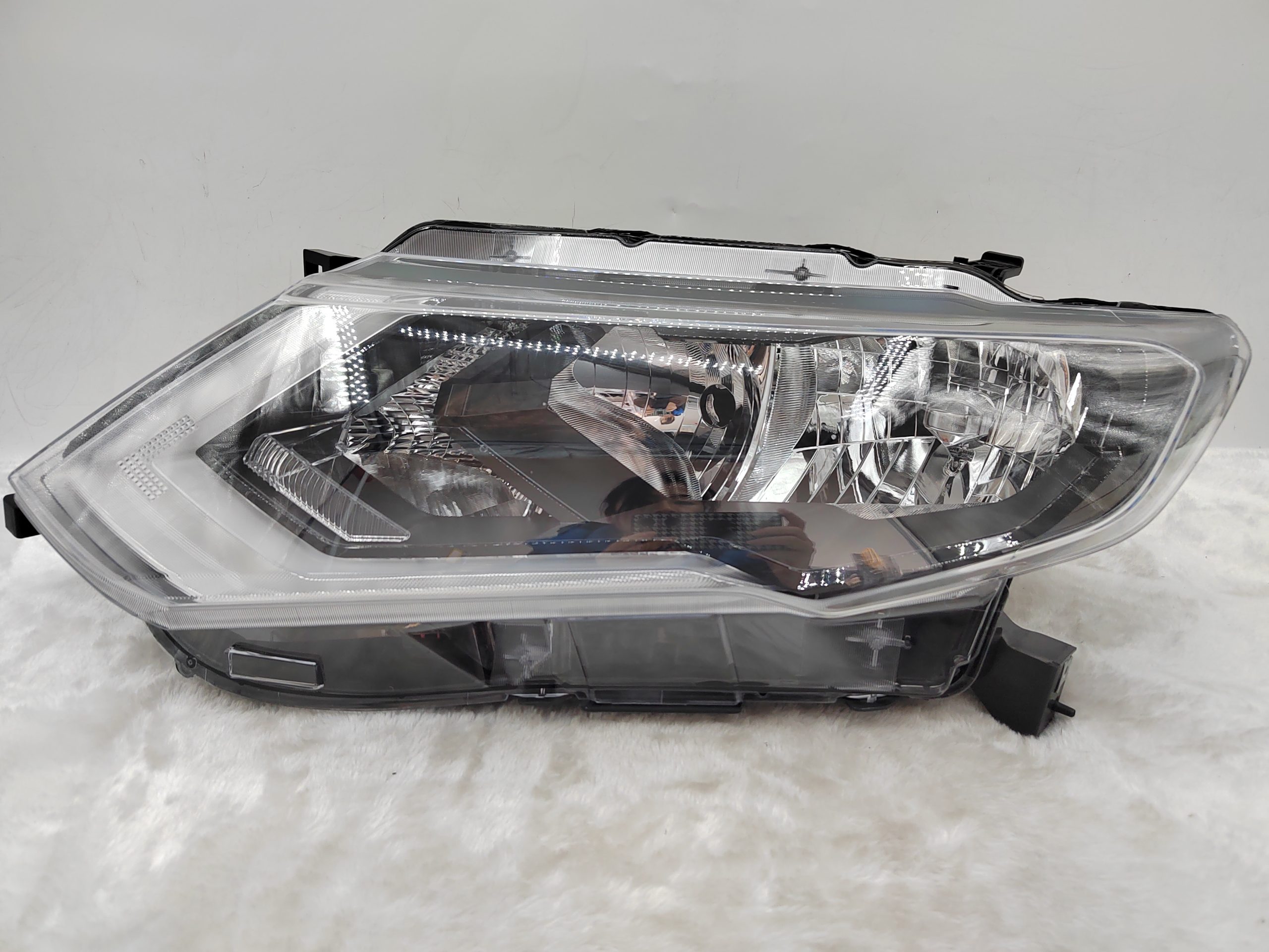 NISSAN X-TRAIL T32 2017-2019 HALOGEN L.H.S HEADLIGHT ASSEMBLY