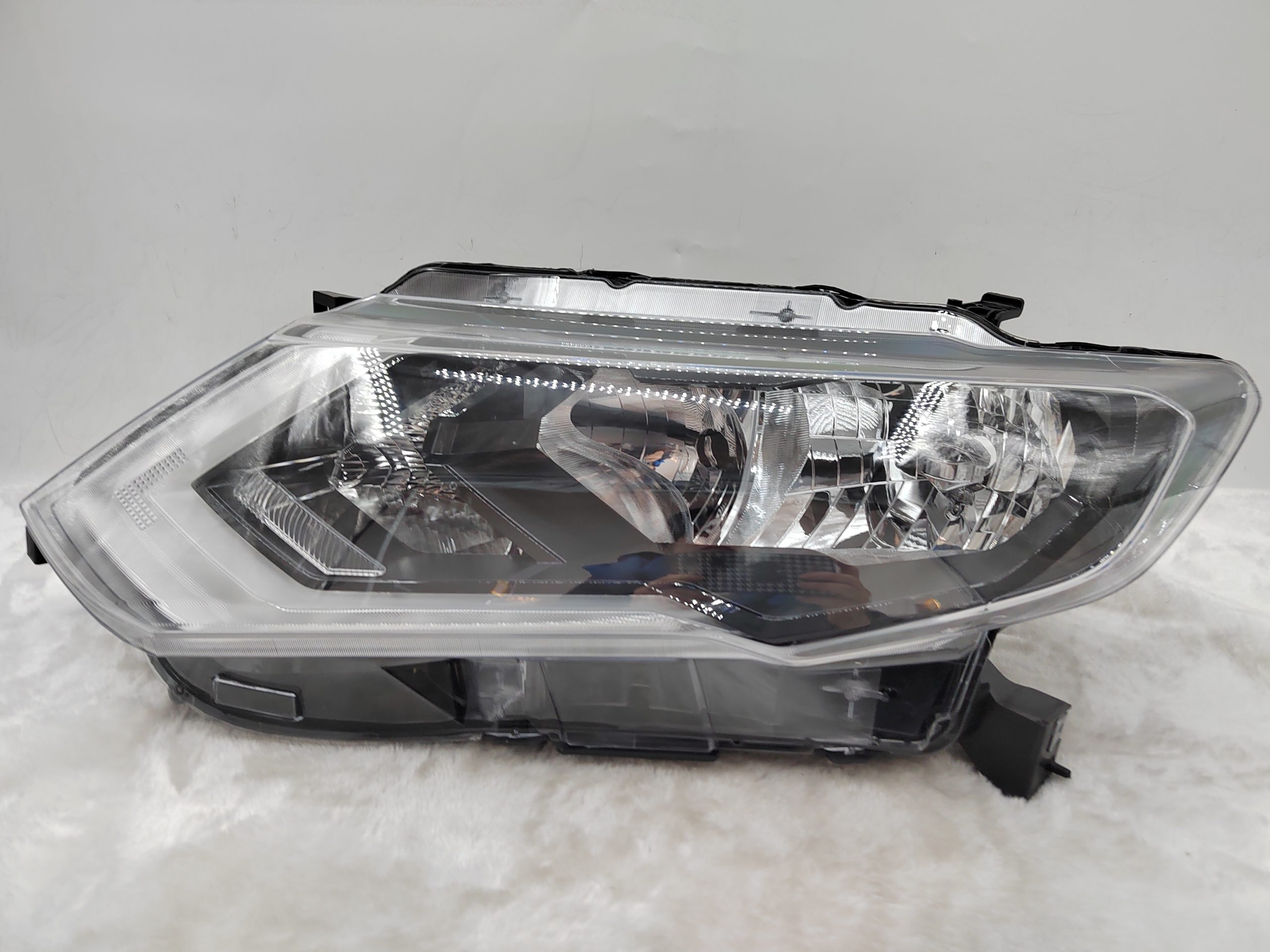 NISSAN X-TRAIL T32 2017-2019 HALOGEN L.H.S HEADLIGHT ASSEMBLY