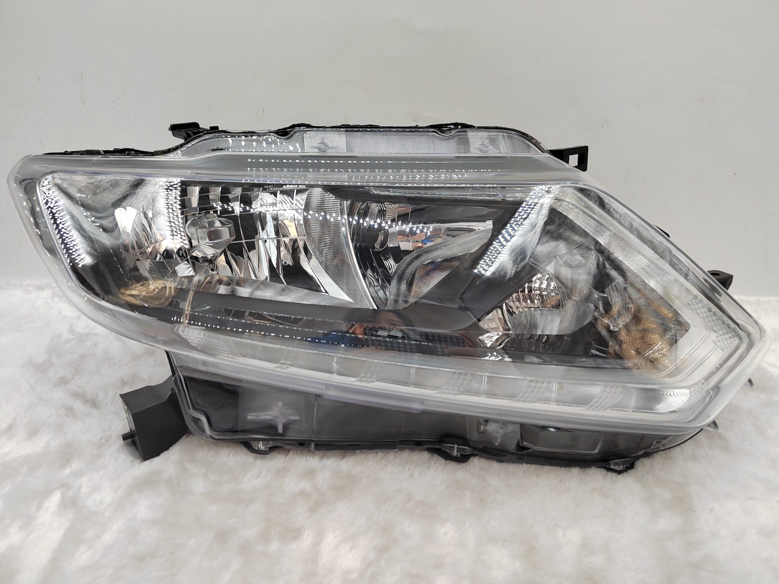 NISSAN X-TRAIL 2014-2016 HALOGEN R.H.S HEADLIGHT ASSEMBLY