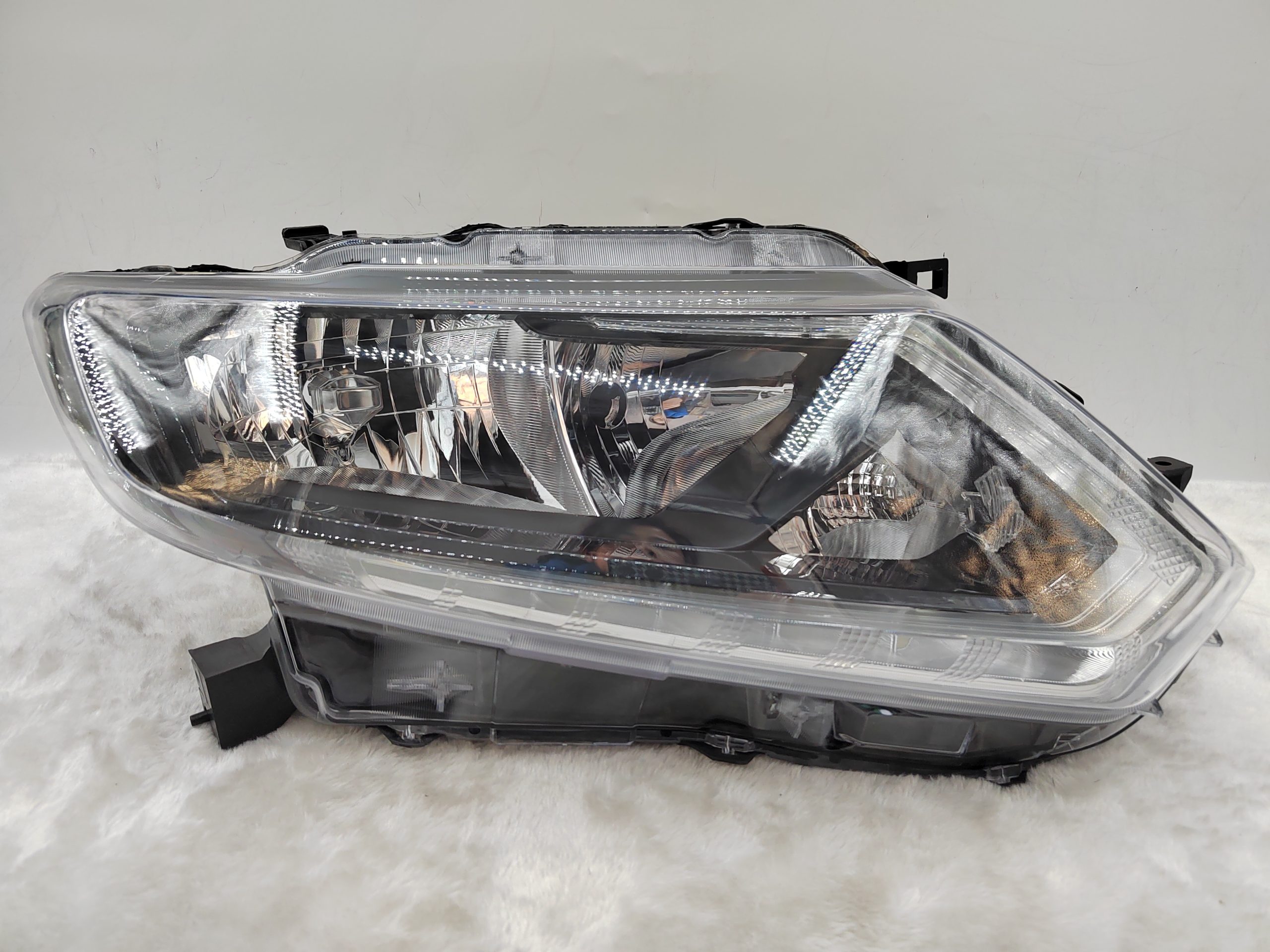 NISSAN X-TRAIL 2014-2016 HALOGEN R.H.S HEADLIGHT ASSEMBLY