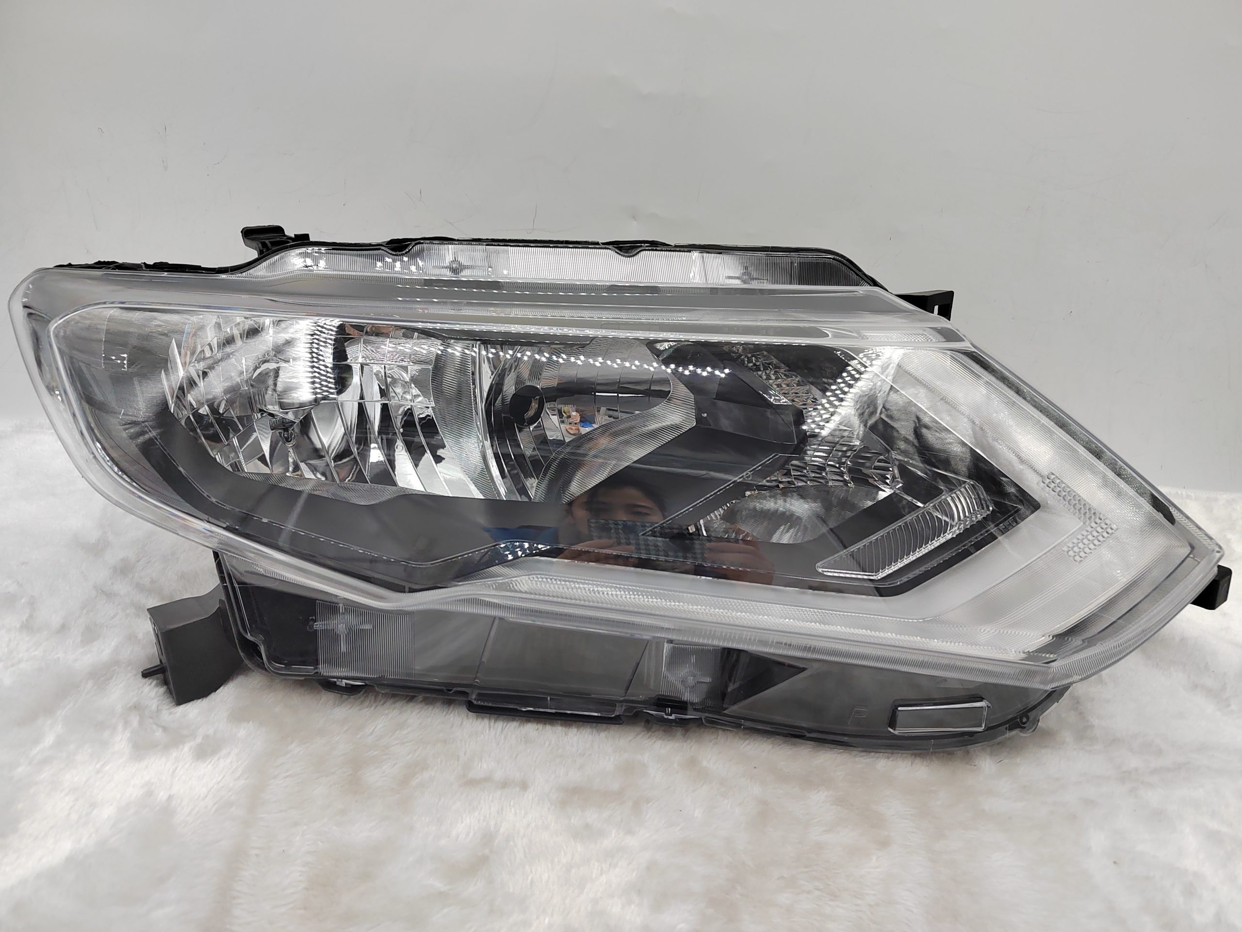 NISSAN X-TRAIL T32 2017-2019 HALOGEN R.H.S HEADLIGHT ASSEMBLY