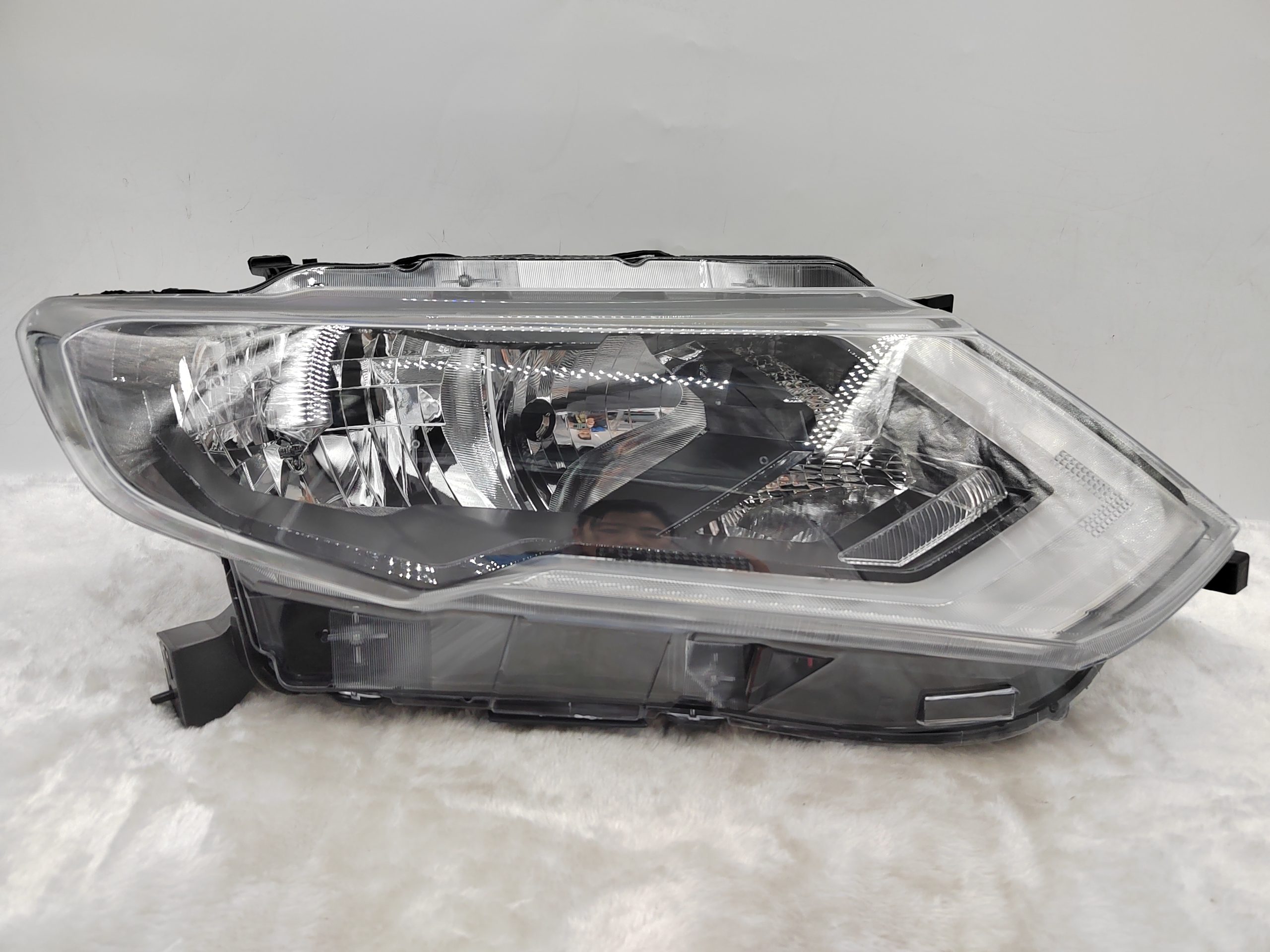NISSAN X-TRAIL T32 2017-2019 HALOGEN R.H.S HEADLIGHT ASSEMBLY