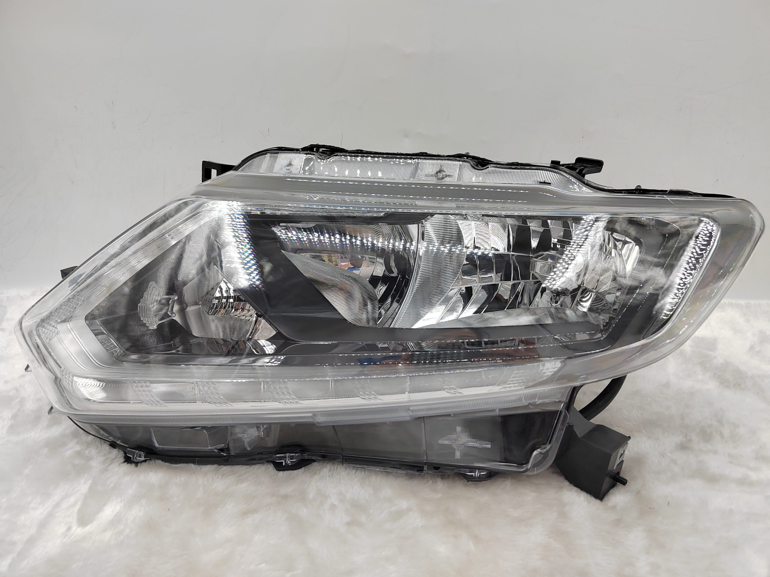 NISSAN X-TRAIL 2014-2016 HALOGEN L.H.S HEADLIGHT ASSEMBLY
