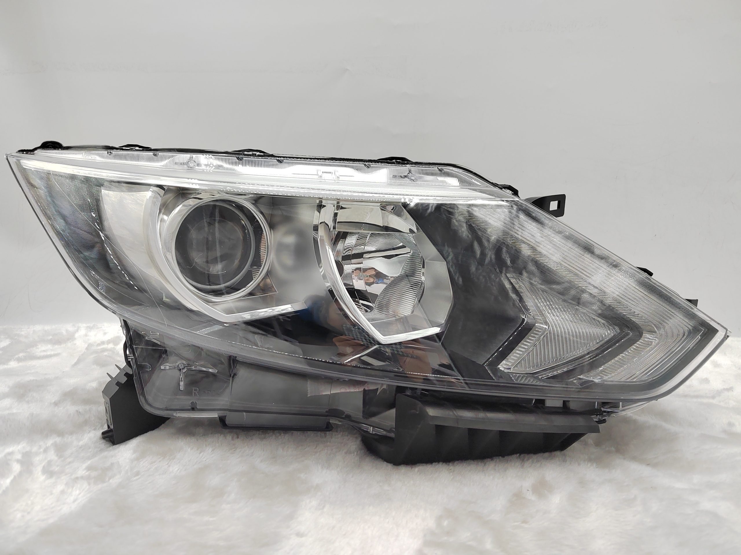 NISSAN QASHQAI J11 2014-2016 HALOGEN R.H.S HEADLIGHT ASSEMBLY