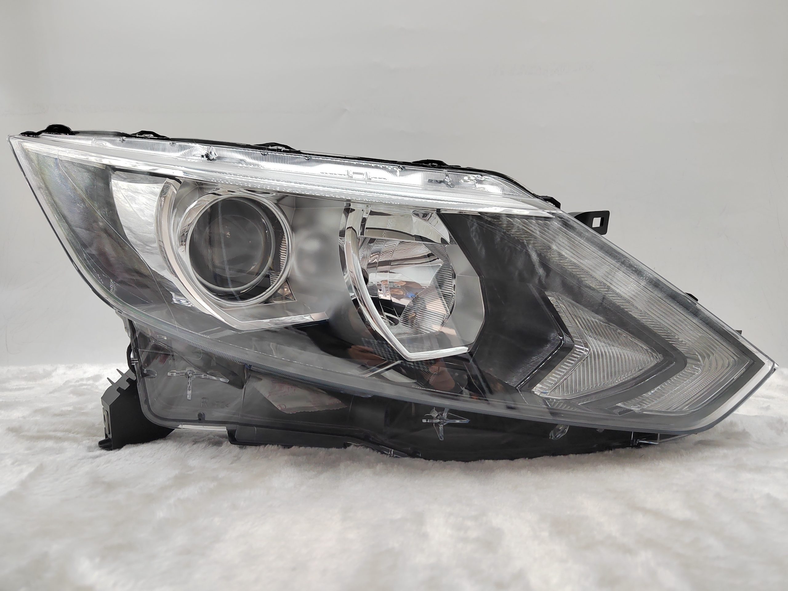 NISSAN QASHQAI J11 2014-2016 HALOGEN R.H.S HEADLIGHT ASSEMBLY