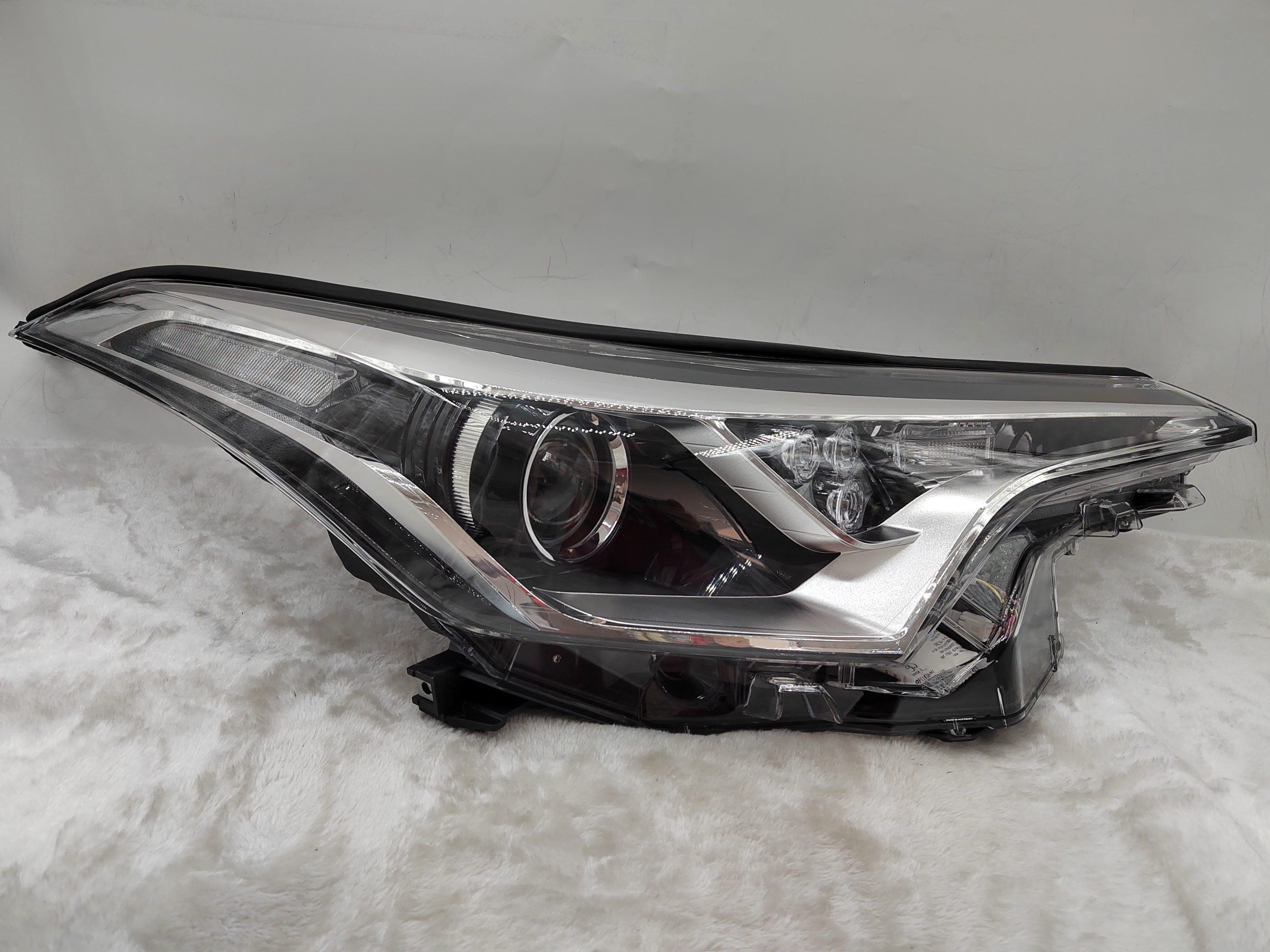TOYOTA C-HR 2016-2019 HALOGEN R.H.S HEADLIGHT ASSEMBLY