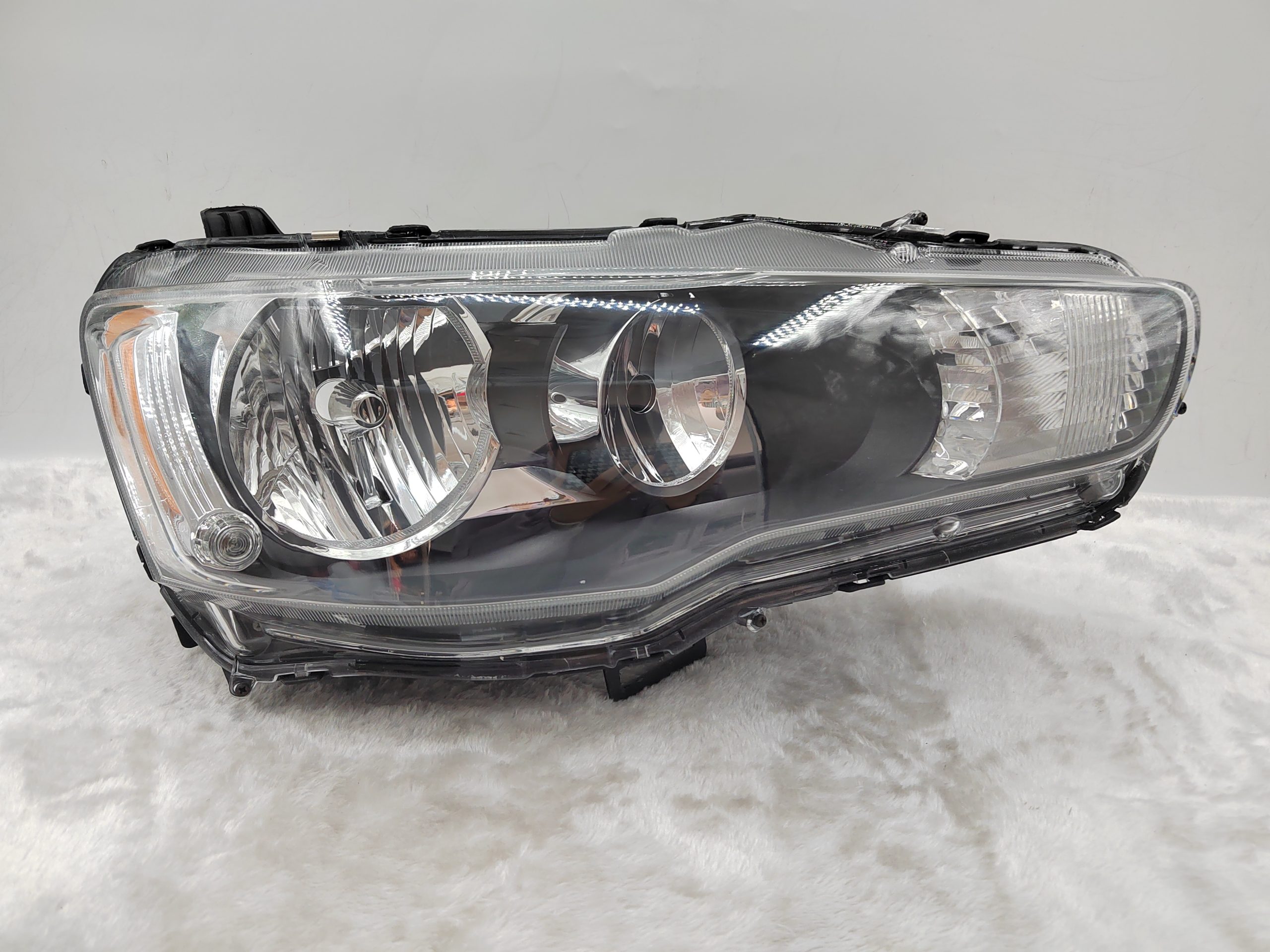 MITSUBISHI LANCER 2008-2018 HALOGEN R.H.S HEADLIGHT ASSEMBLY