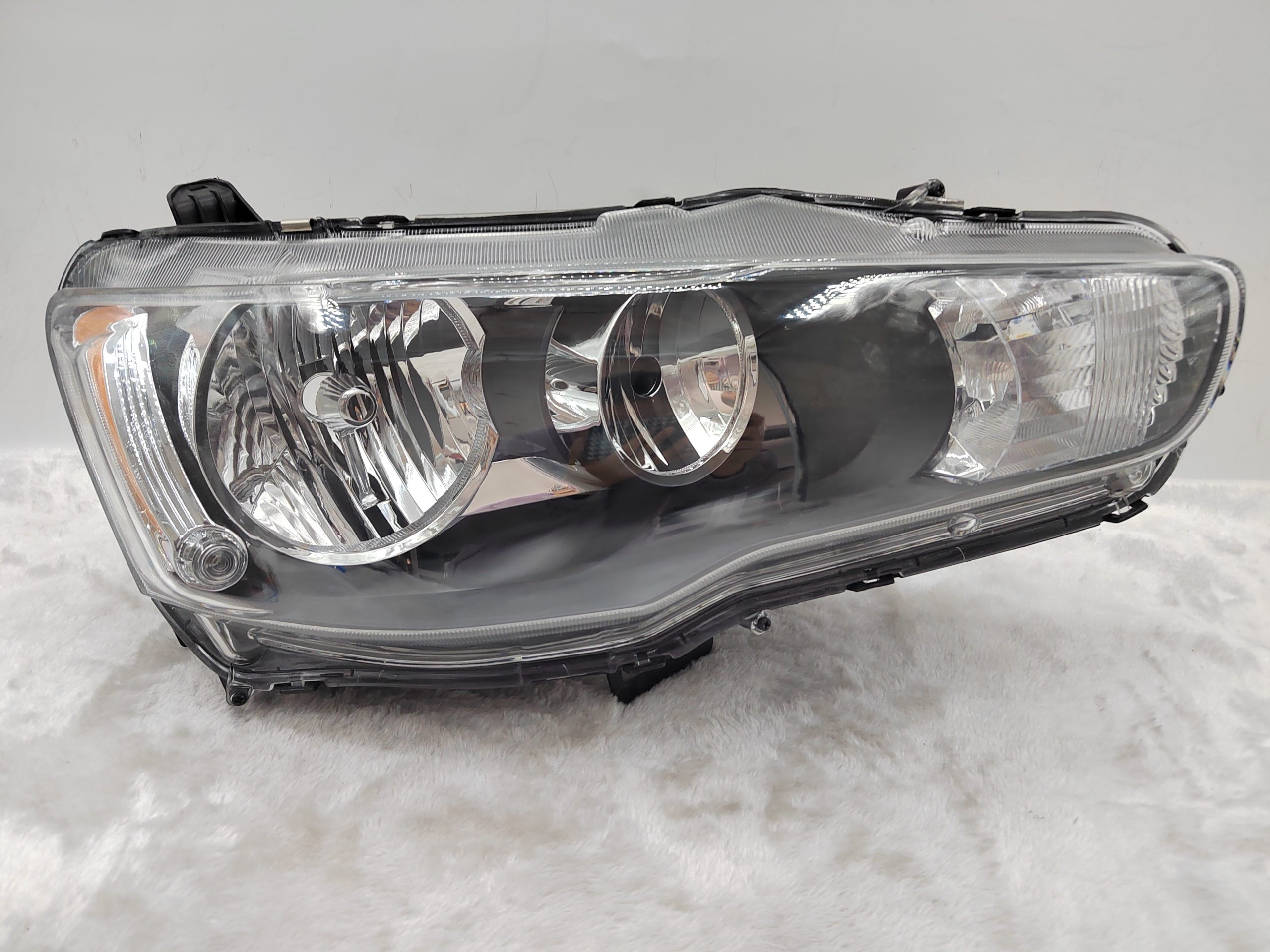 MITSUBISHI LANCER 2008-2018 HALOGEN R.H.S HEADLIGHT ASSEMBLY