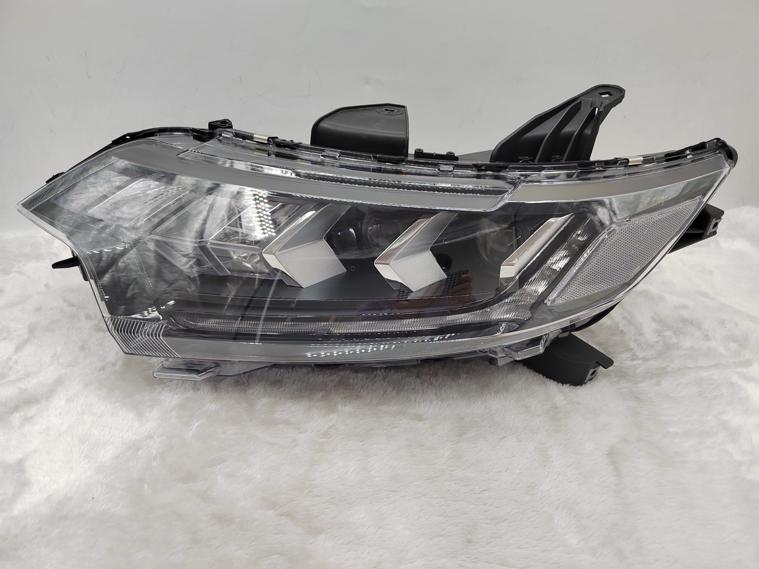MITSUBISHI OUTLANDER 2016-2020 LED L.H.S HEADLIGHT ASSEMBLY