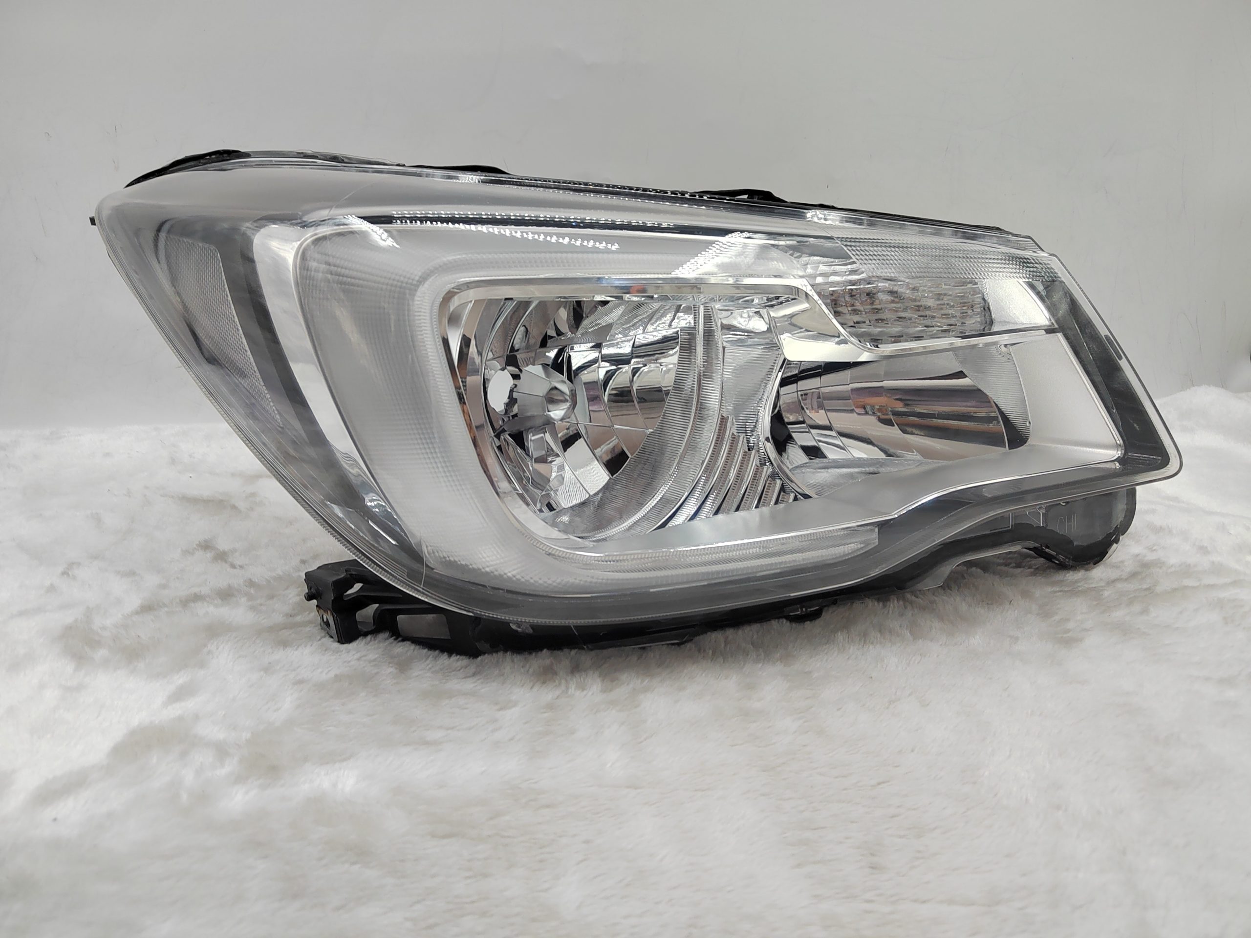 SUBARU FORESTER 2016-2018 HALOGEN R.H.S HEADLIGHT ASSEMBLY
