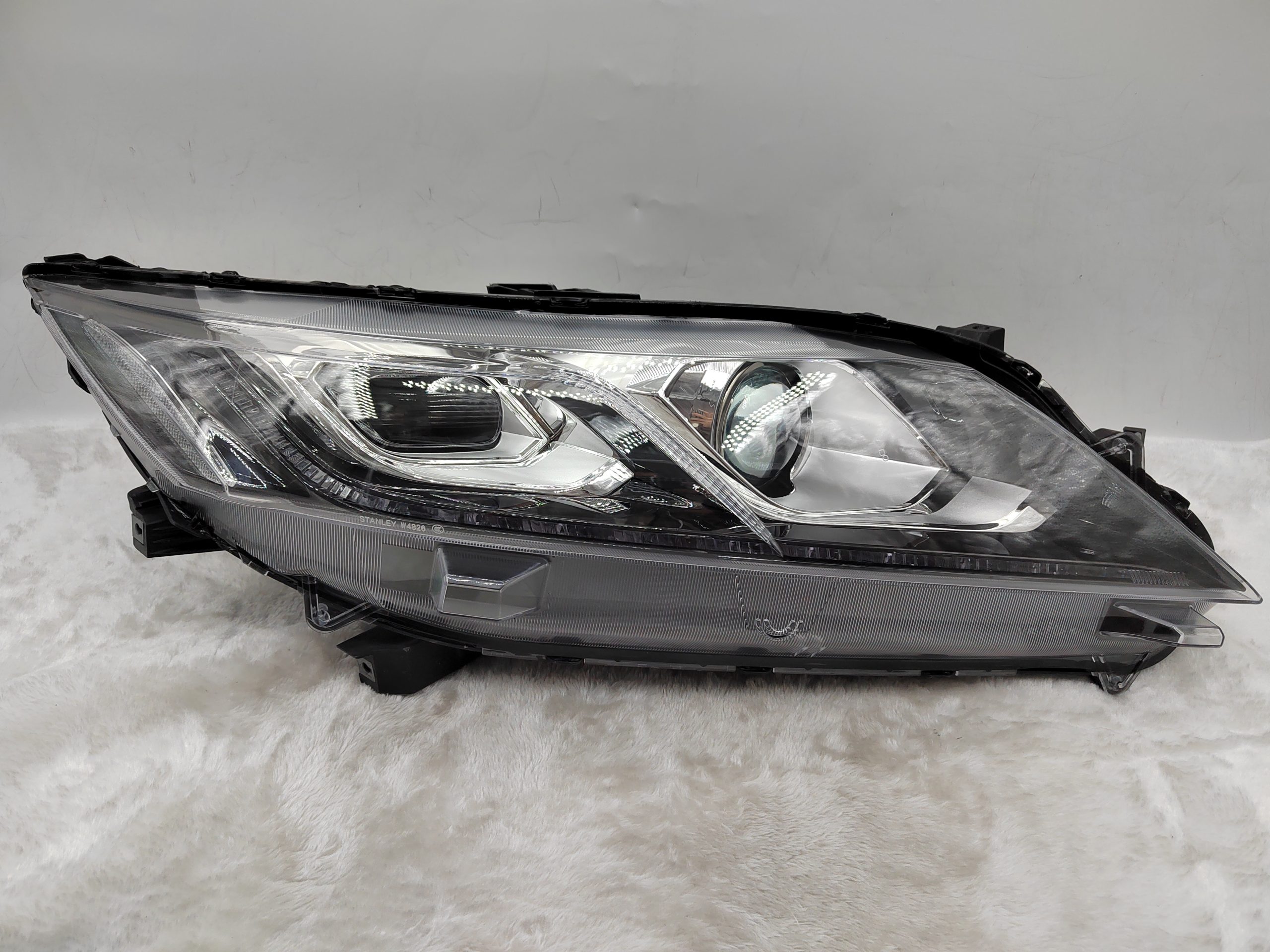 MITSUBISHI ECLIPSE CROSS 2017-2020 HALOGEN R.H.S HEADLIGHT ASSEMBLY