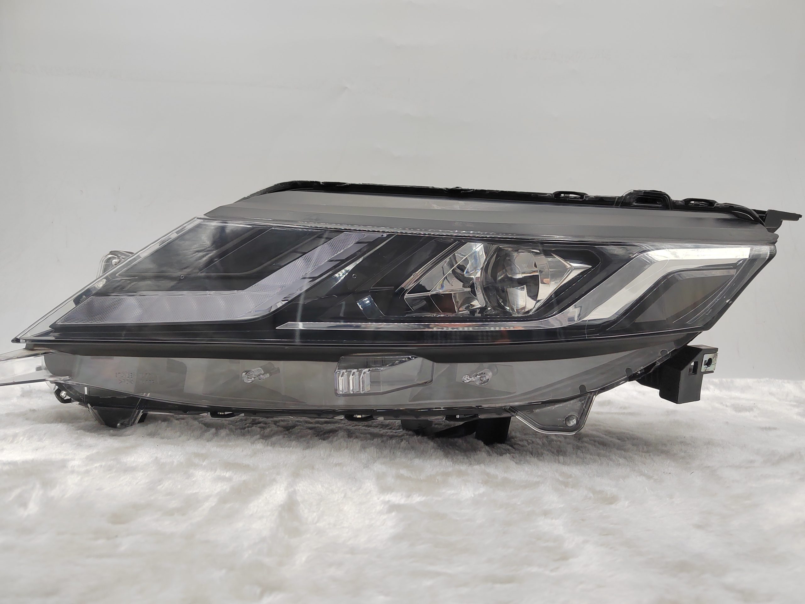 MITSUBISHI TRITON L200 2019-2023 LED L.H.S HEADLIGHT ASSEMBLY