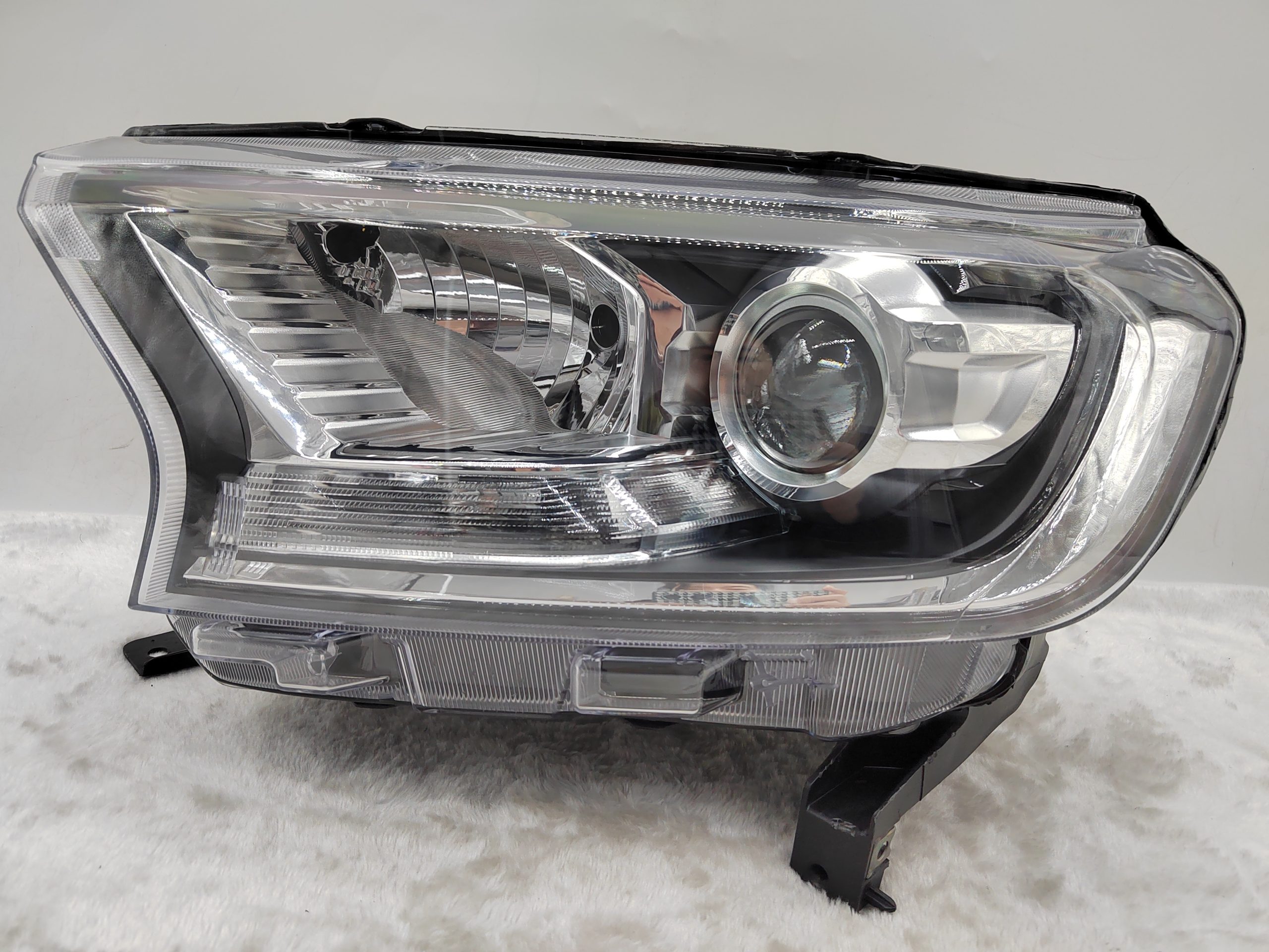 FORD EVEREST RANGER 2015-2019 HALOGEN L.H.S HEADLIGHT ASSEMBLY