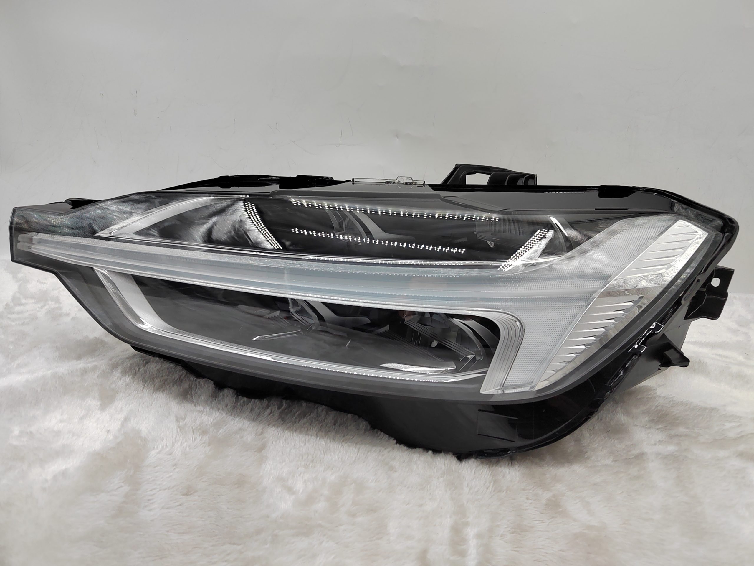 VOLVO XC60 D4 2018-2023 LED L.H.S HEADLIGHT ASSEMBLY