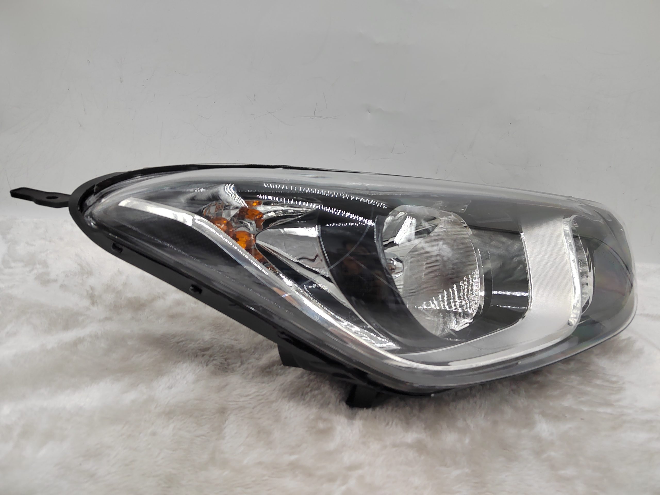 HYUNDAI I20 2012-2014 HALOGEN R.H.S HEADLIGHT ASSEMBLY