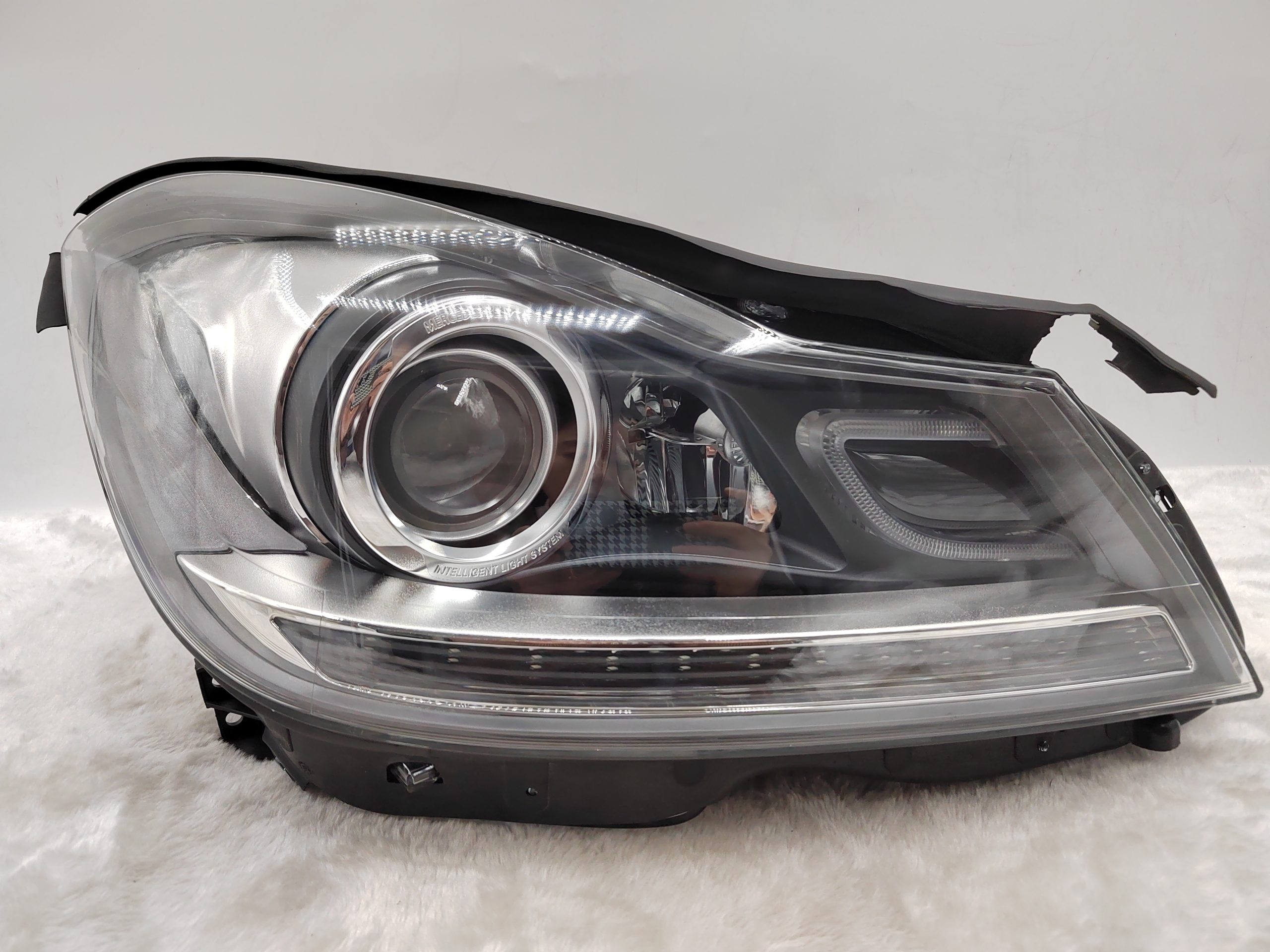 MERCEDES-BENZ C-CLASS W204 2012-2013 XENON R.H.S HEADLIGHT ASSEMBLY