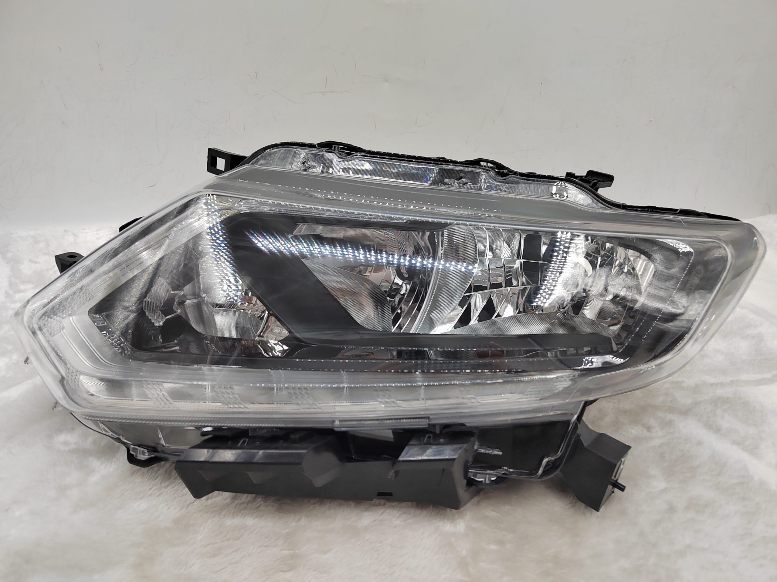 NISSAN X-TRAIL 2014-2016 HALOGEN L.H.S HEADLIGHT ASSEMBLY