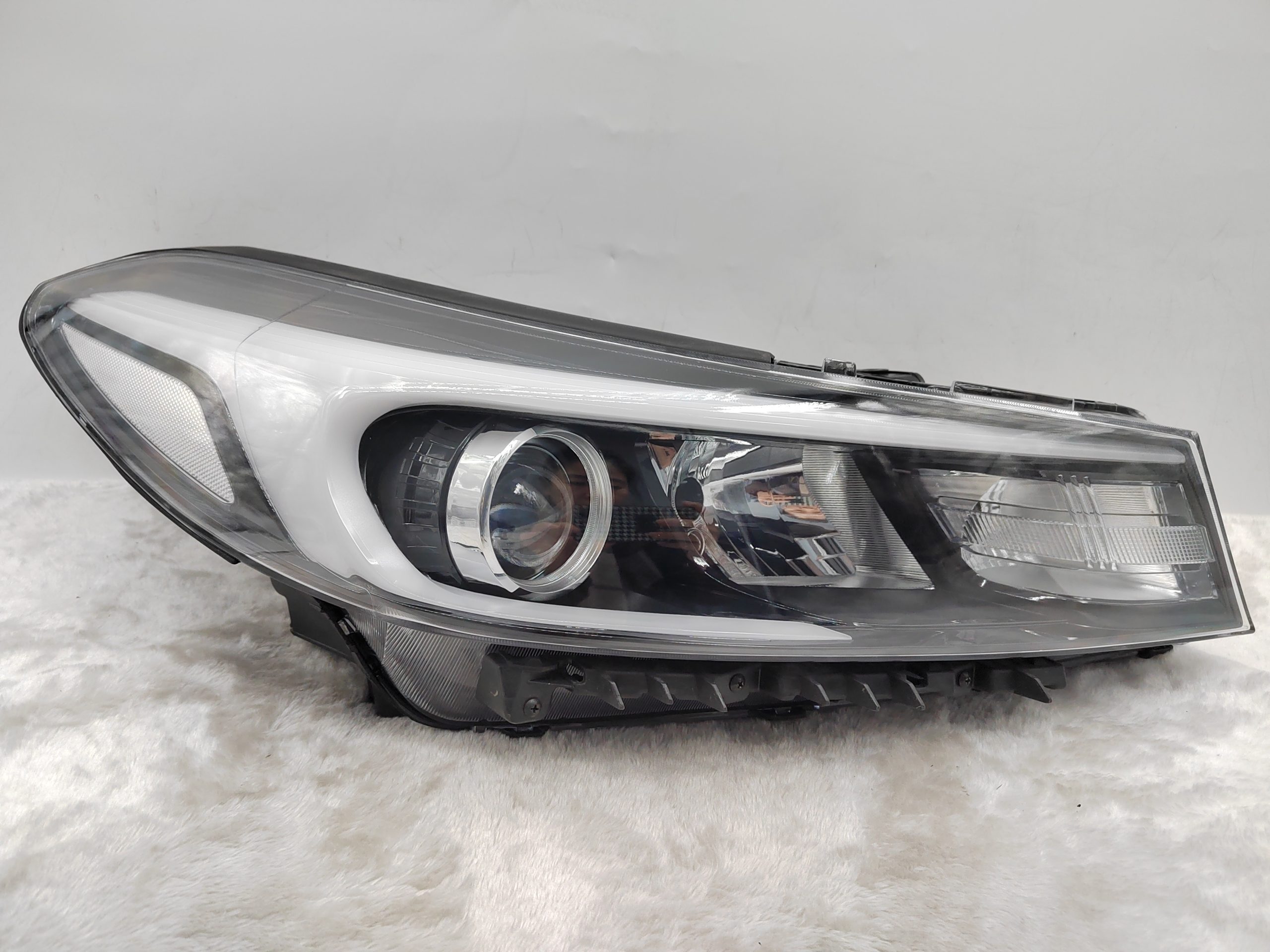 KIA CERATO 2016-2017 HALOGEN R.H.S HEADLIGHT ASSEMBLY