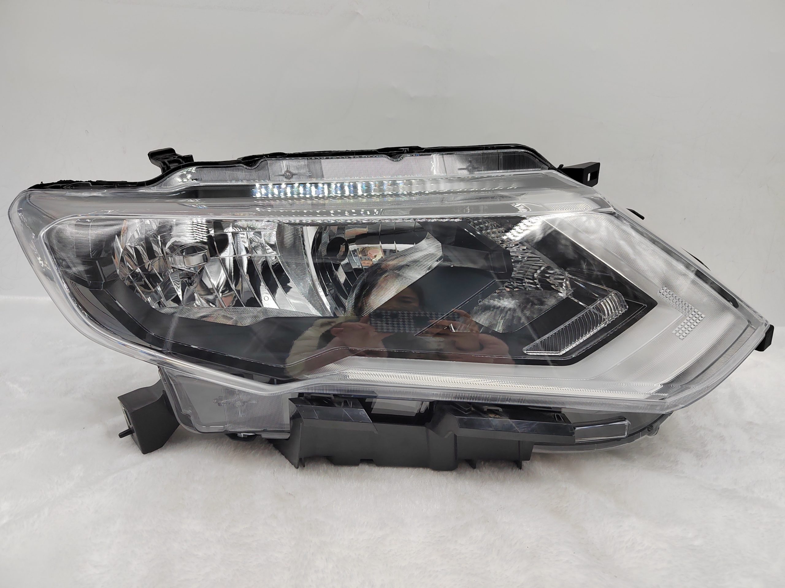 NISSAN X-TRAIL T32 2017-2019 HALOGEN R.H.S HEADLIGHT ASSEMBLY
