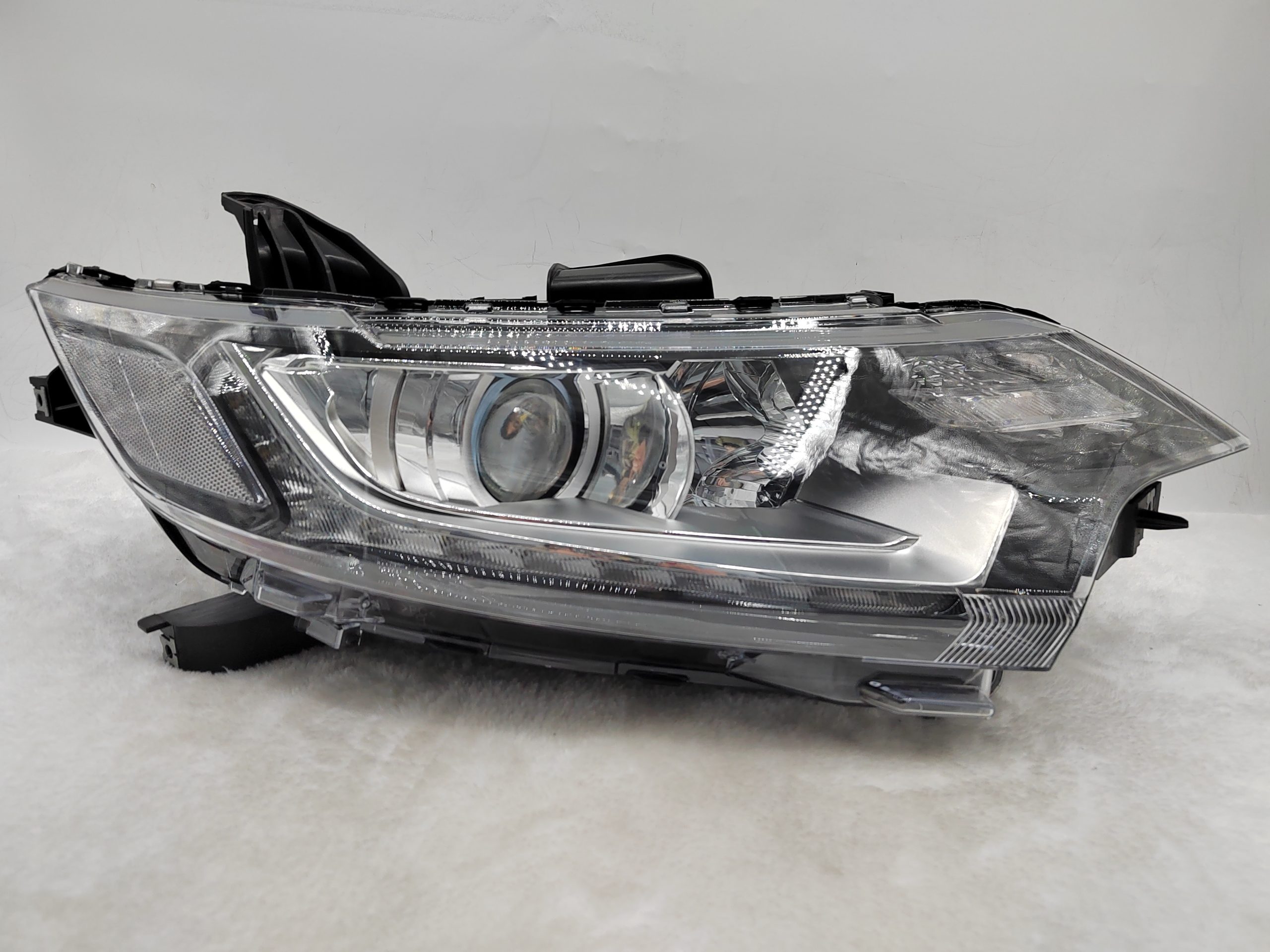 MITSUBISHI OUTLANDER 2016-2020 HALOGEN R.H.S HEADLIGHT ASSEMBLY