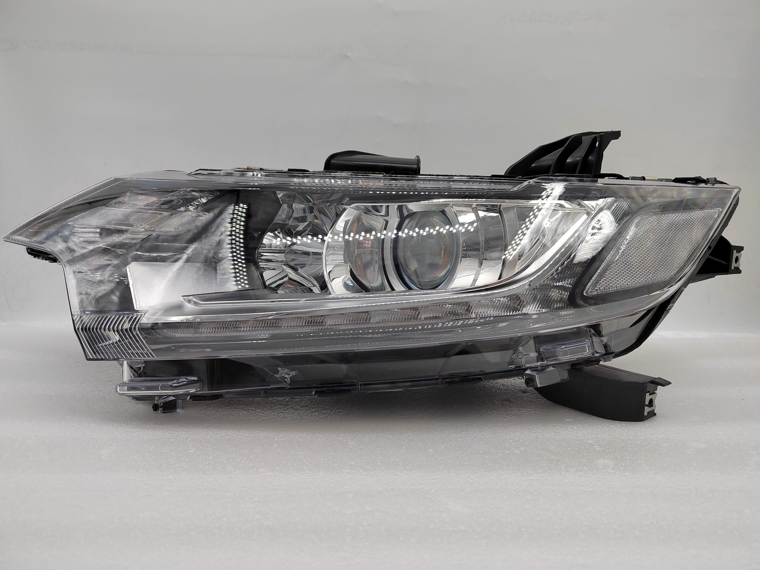 MITSUBISHI OUTLANDER 2016-2020 HALOGEN L.H.S HEADLIGHT ASSEMBLY