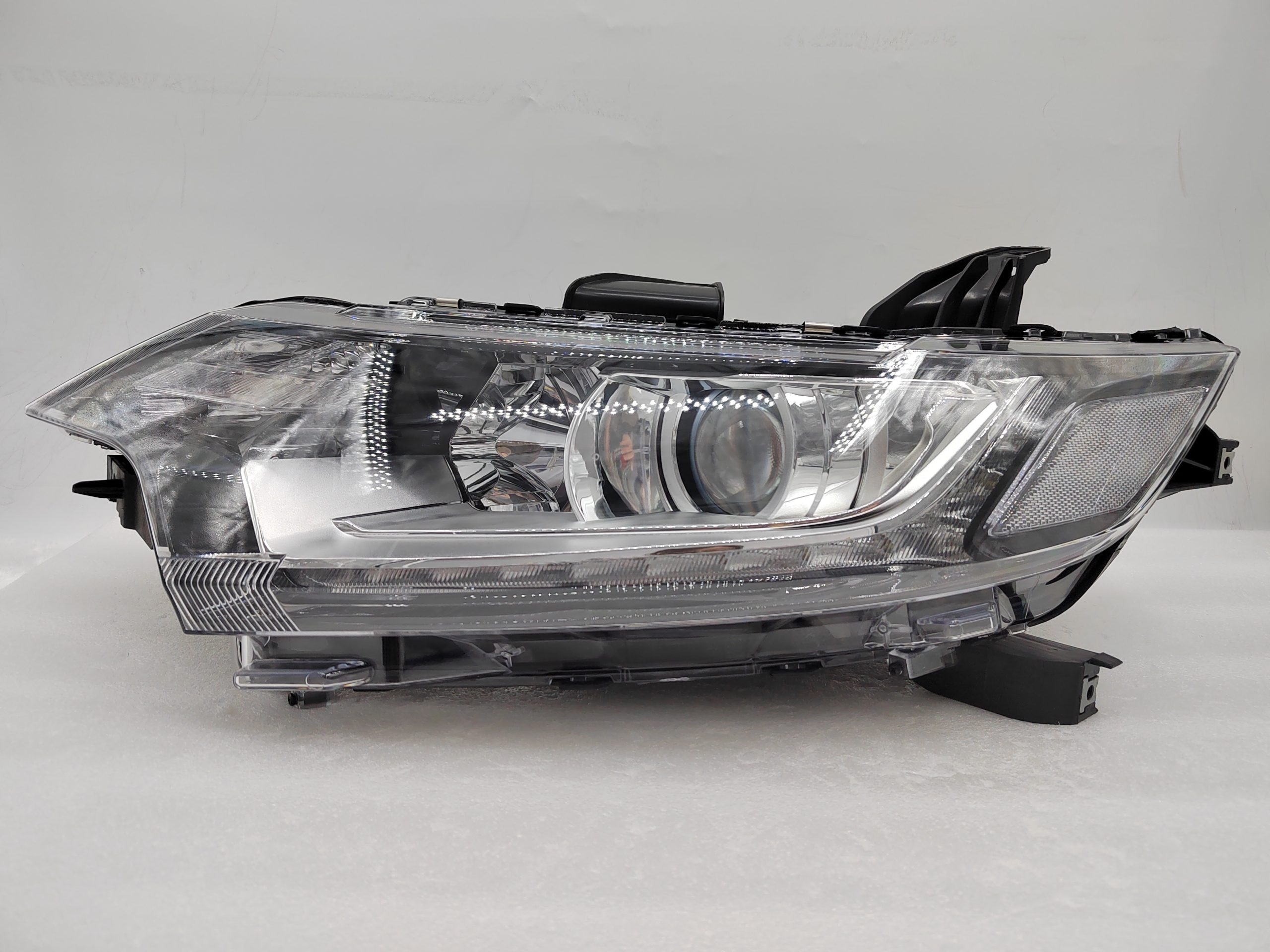 MITSUBISHI OUTLANDER 2016-2020 HALOGEN L.H.S HEADLIGHT ASSEMBLY