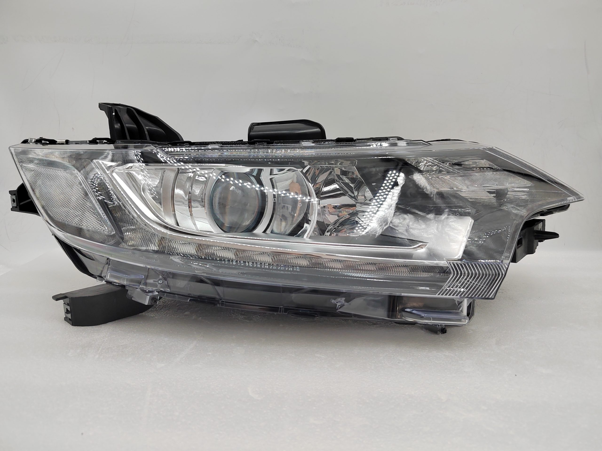 MITSUBISHI OUTLANDER 2016-2020 HALOGEN R.H.S HEADLIGHT ASSEMBLY
