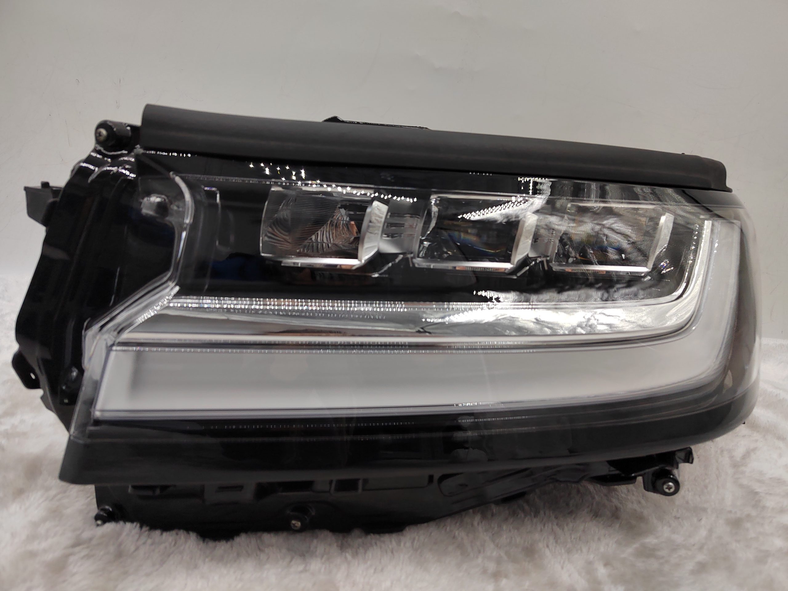 TOYOTA LANDCRUISER 300 SERIES 2021-2023 LED L.H.S HEADLIGHT ASSEMBLY