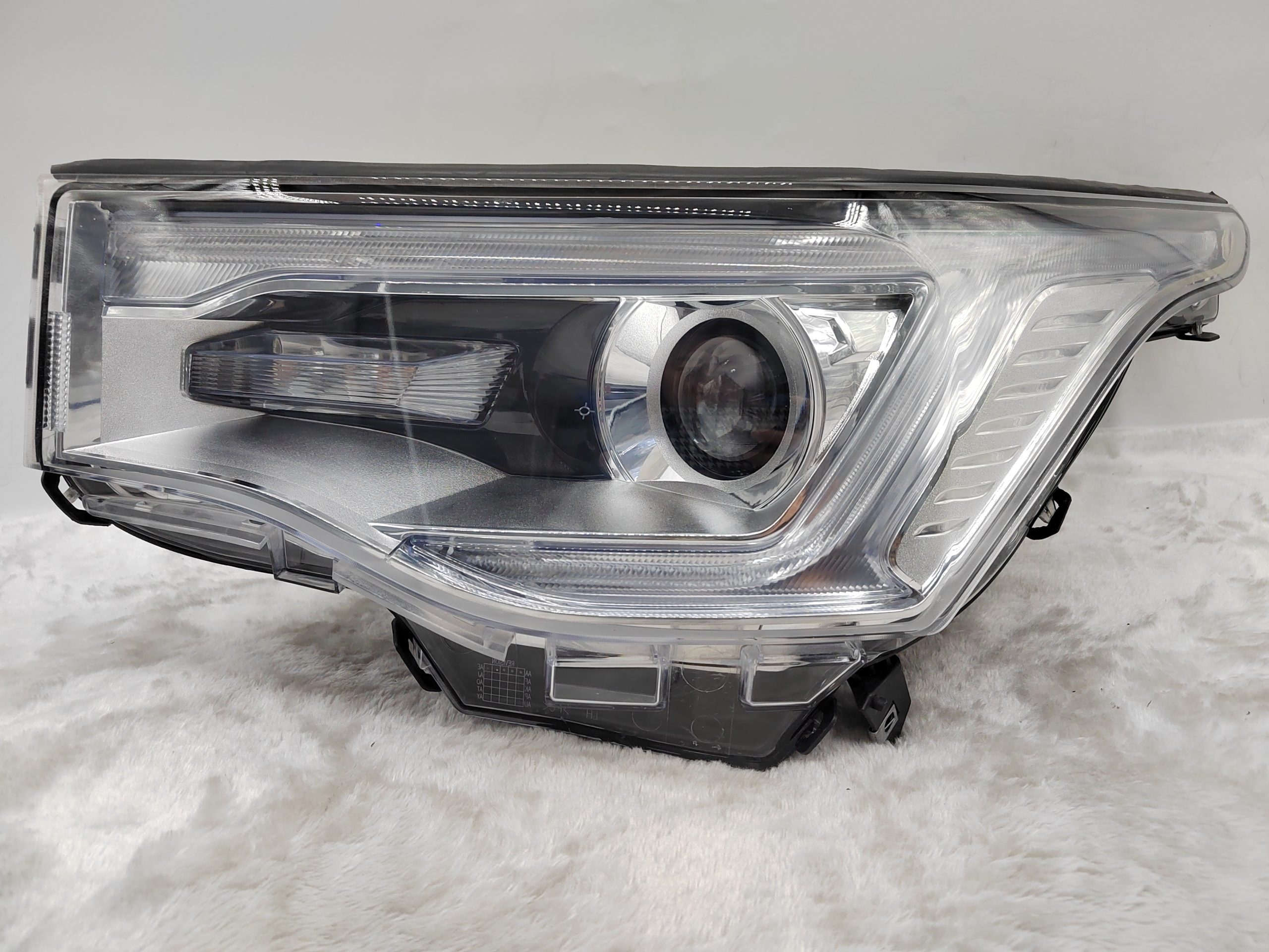 HOLDEN ACADIA 2017-2019 HALOGEN  L.H.S HEADLIGHT ASSEMBLY