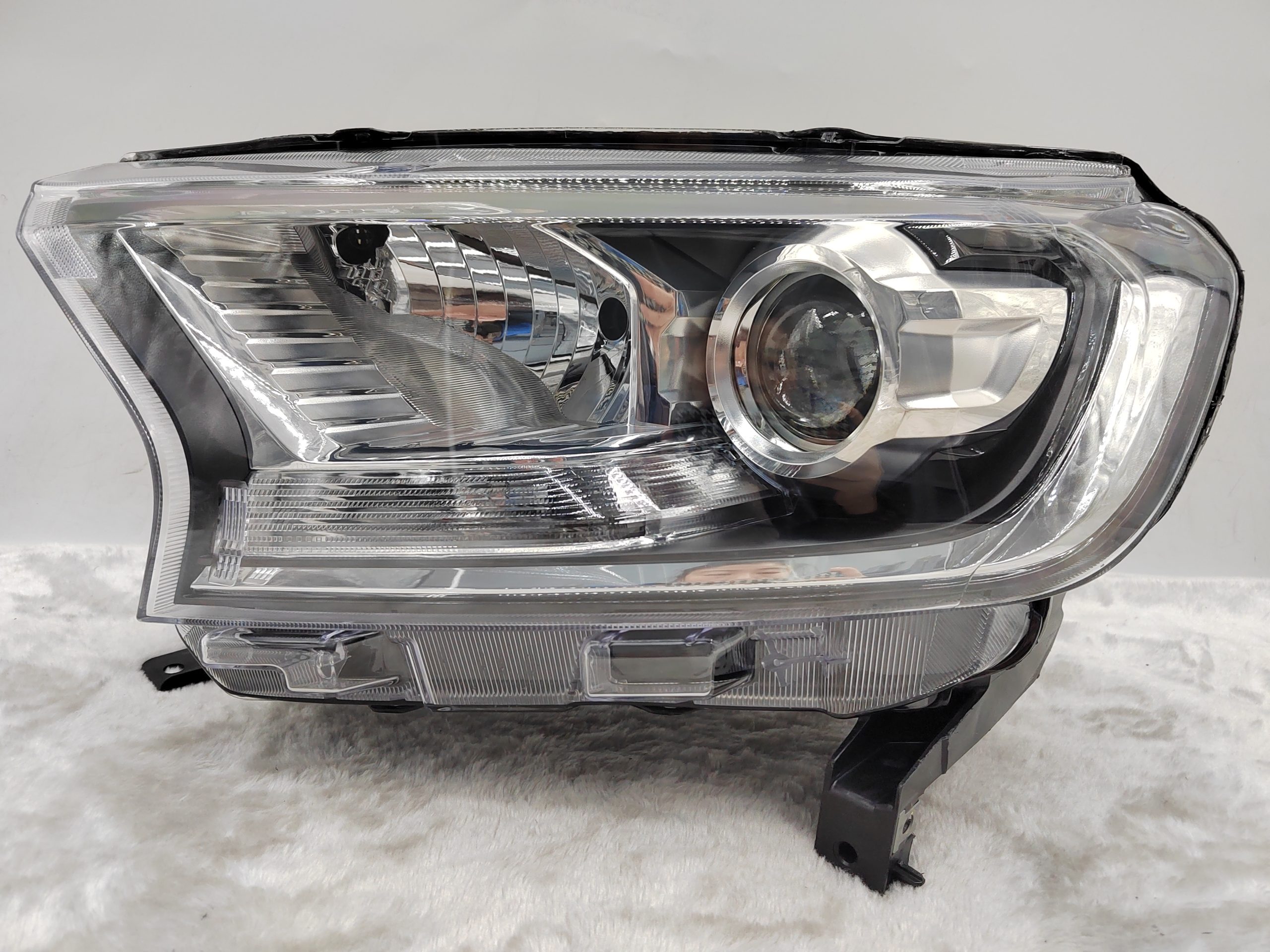FORD EVEREST RANGER 2015-2019 HALOGEN L.H.S HEADLIGHT ASSEMBLY