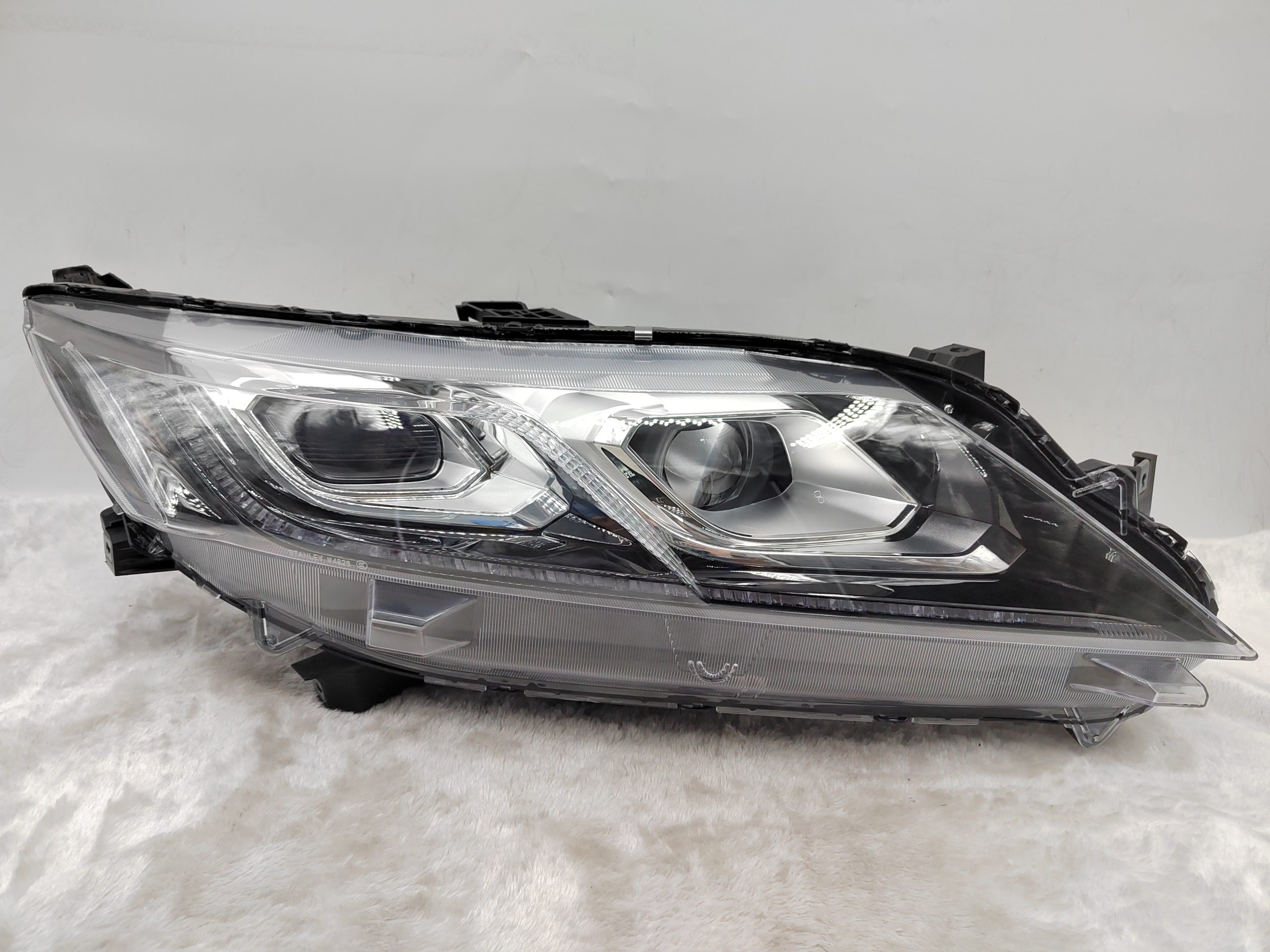 MITSUBISHI ECLIPSE CROSS 2017-2020 LED R.H.S HEADLIGHT ASSEMBLY
