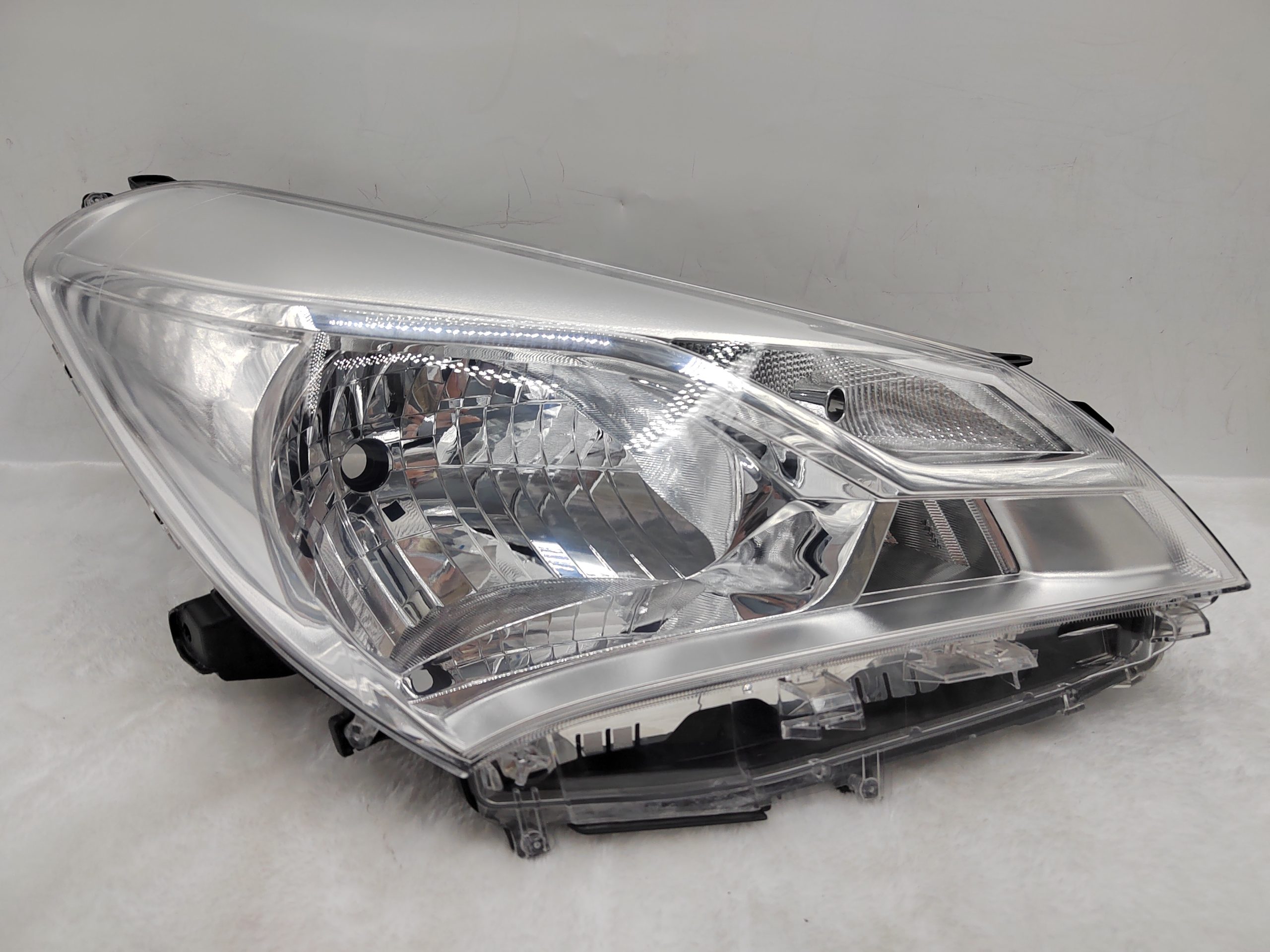 TOYOTA VITZ/YARIS NSP130 2017-2019 HALOGEN R.H.S HEADLIGHT ASSEMBLY