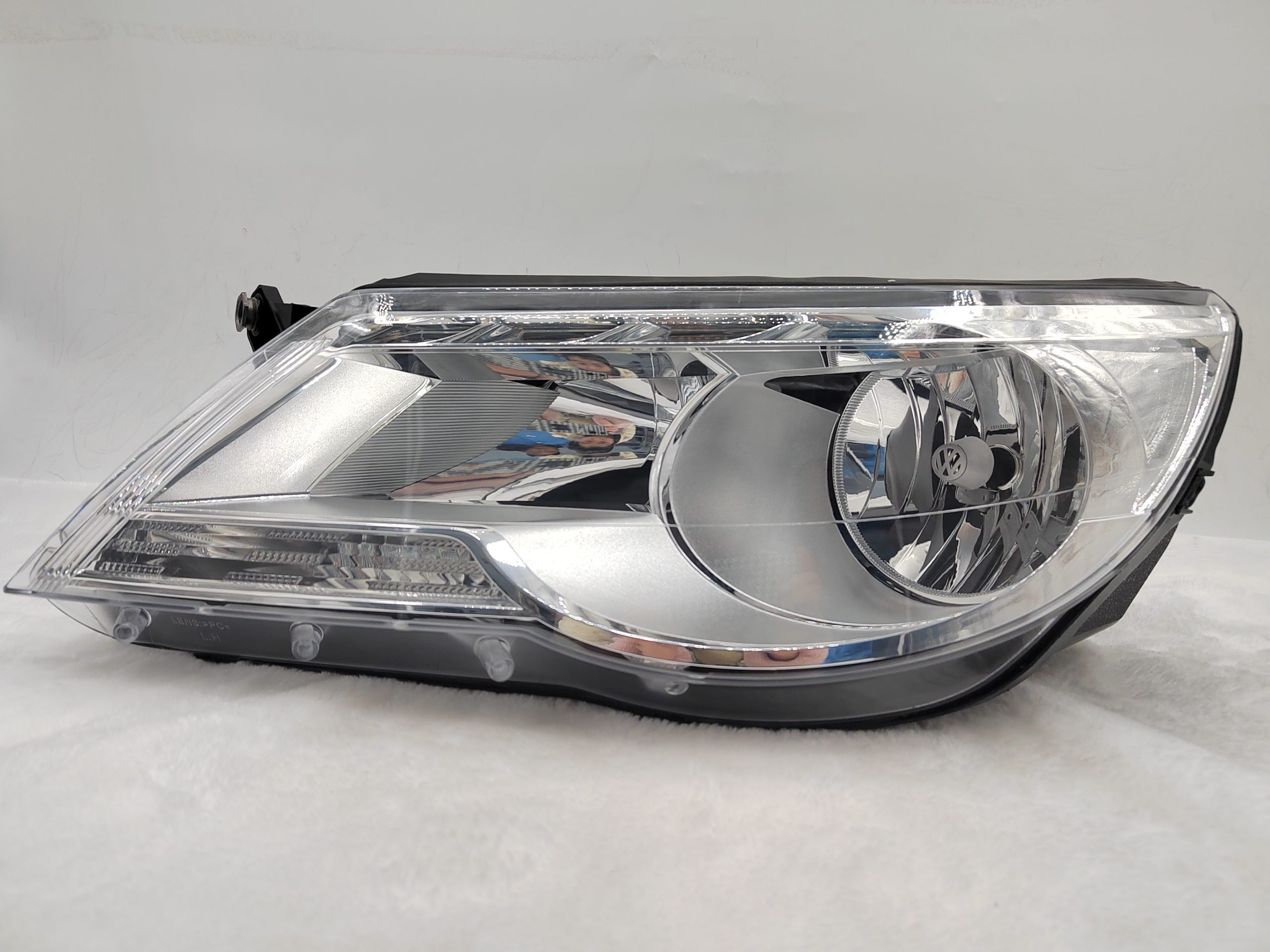 VOLKSWAGEN TIGUAN 2007-2011 HALOGEN L.H.S HEADLIGHT ASSEMBLY