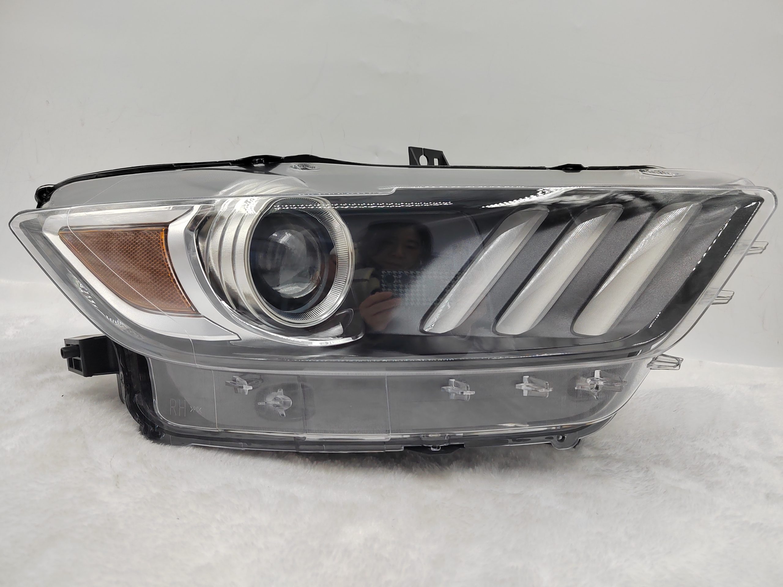 FORD MUSTANG 2015-2017 XENON R.H.S HEADLIGHT ASSEMBLY
