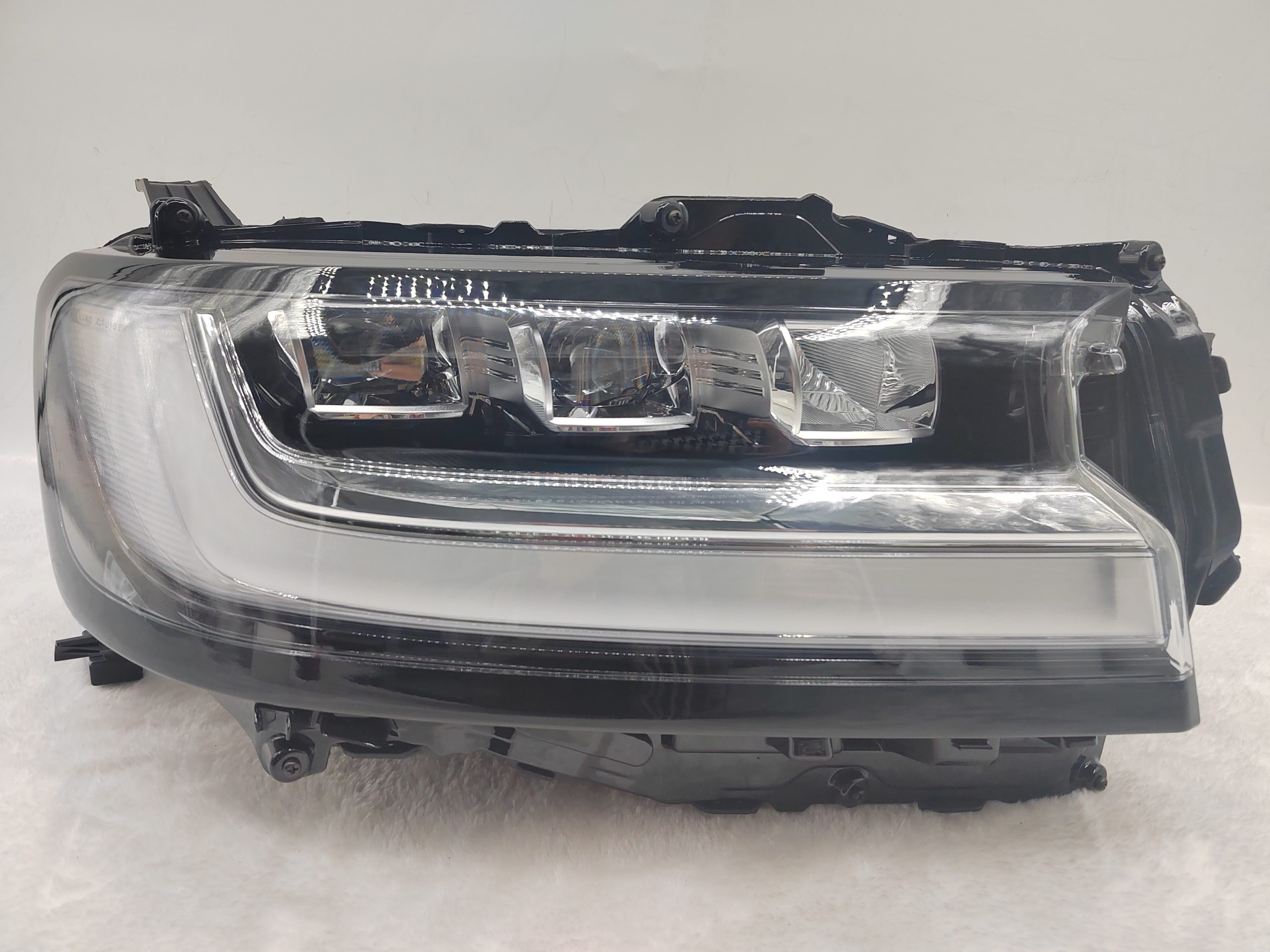 TOYOTA LANDCRUISER 300 SERIES 2021-2023 LED R.H.S HEADLIGHT ASSEMBLY