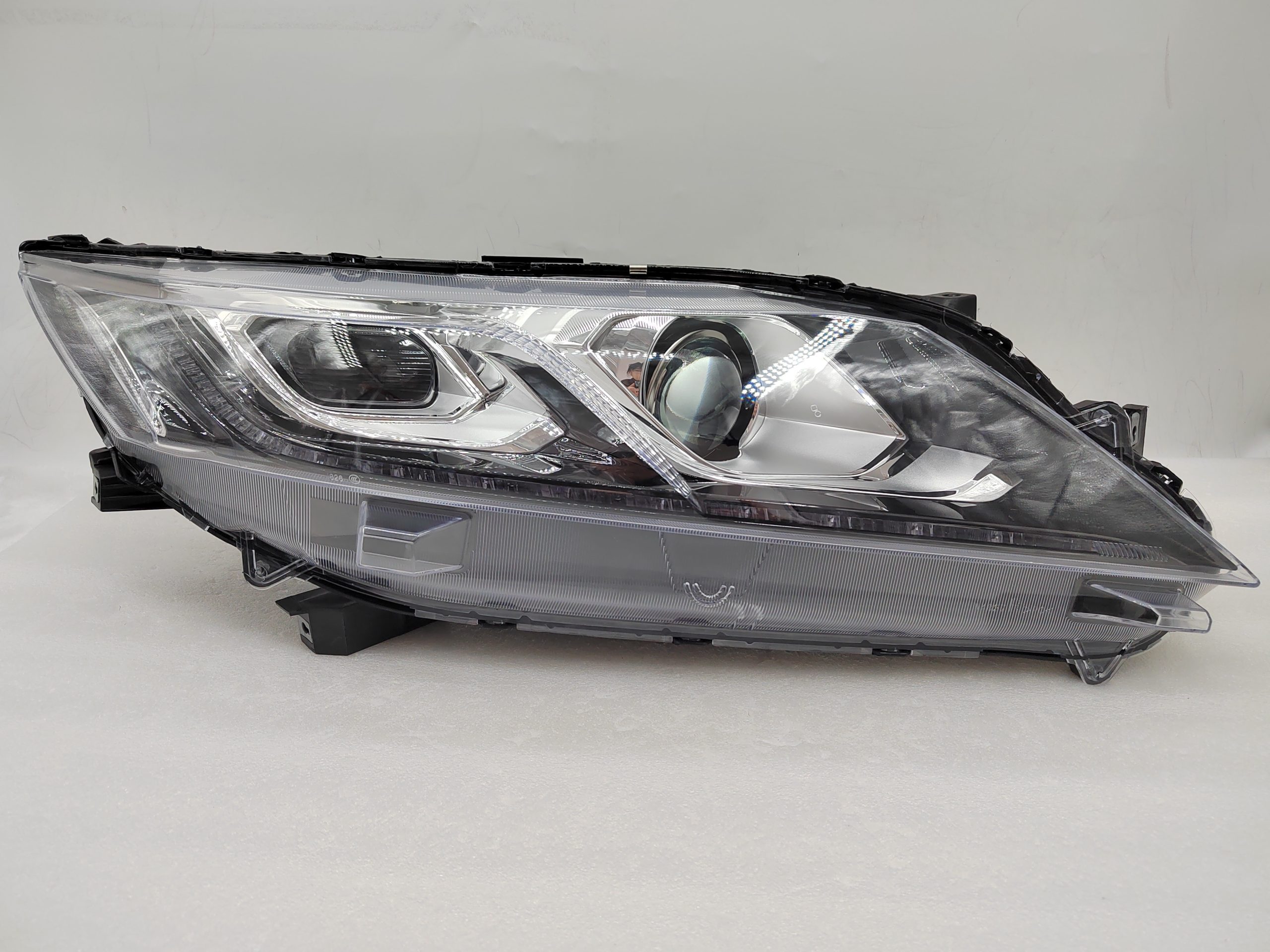 MITSUBISHI ECLIPSE CROSS 2017-2020 HALOGEN R.H.S HEADLIGHT ASSEMBLY