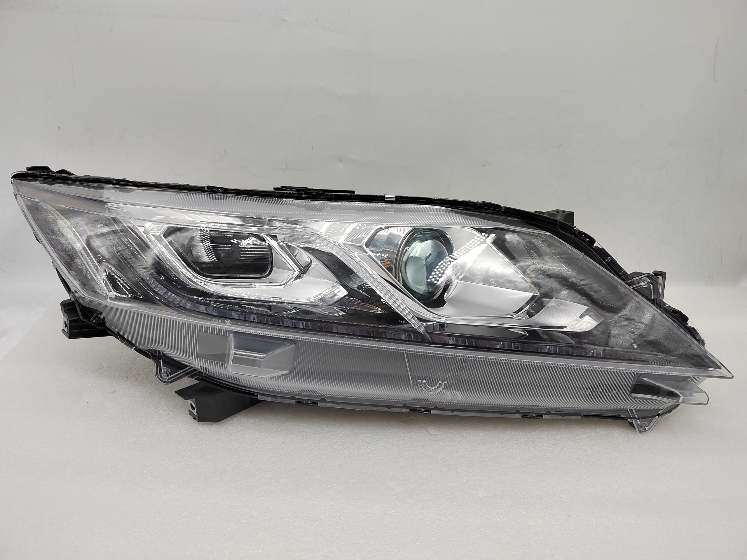 MITSUBISHI ECLIPSE CROSS 2017-2020 HALOGEN R.H.S HEADLIGHT ASSEMBLY
